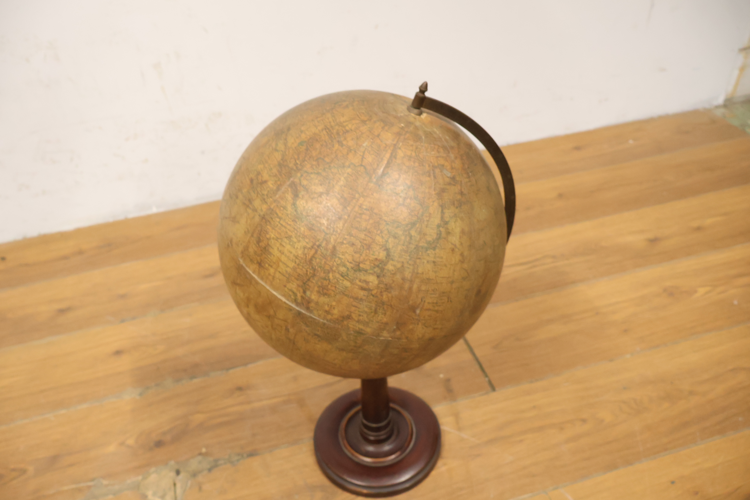 Vintage wereldbol op houten standaard – foto 9 – kavel bij GSD Auctions, Zoeterwoude