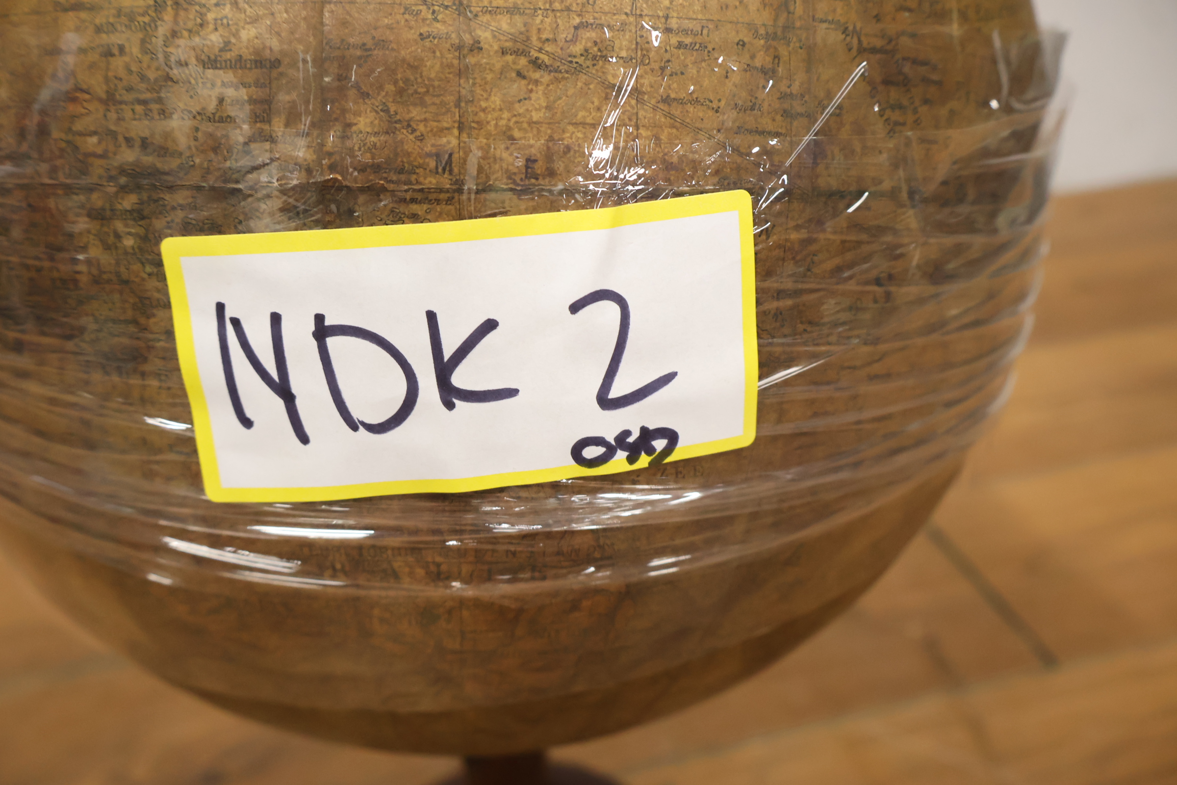 Vintage wereldbol op houten standaard – foto 13 – kavel bij GSD Auctions, Zoeterwoude