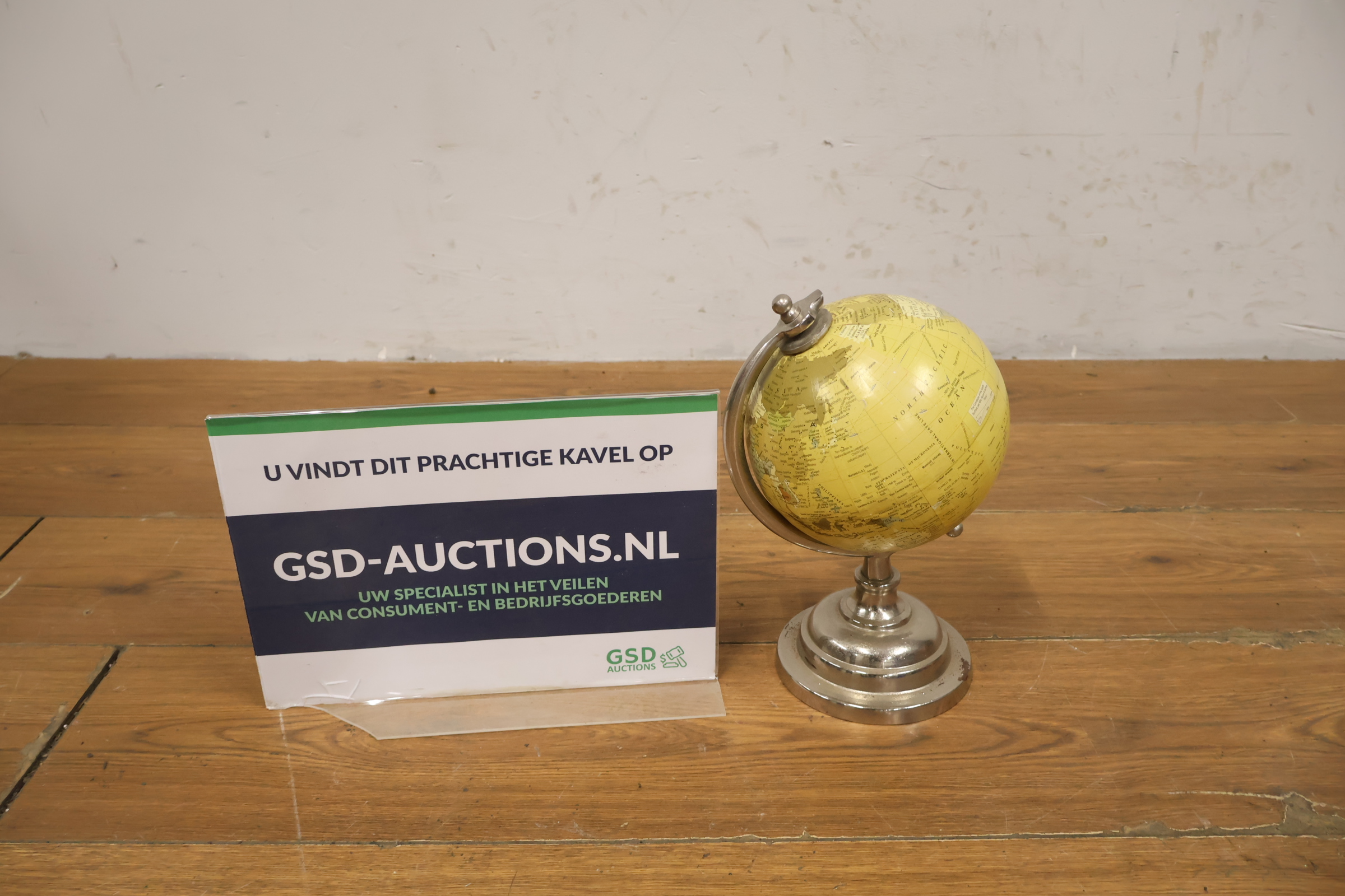 Globe op metalen standaard - Wereldbol – foto 2 – kavel bij GSD Auctions, Zoeterwoude