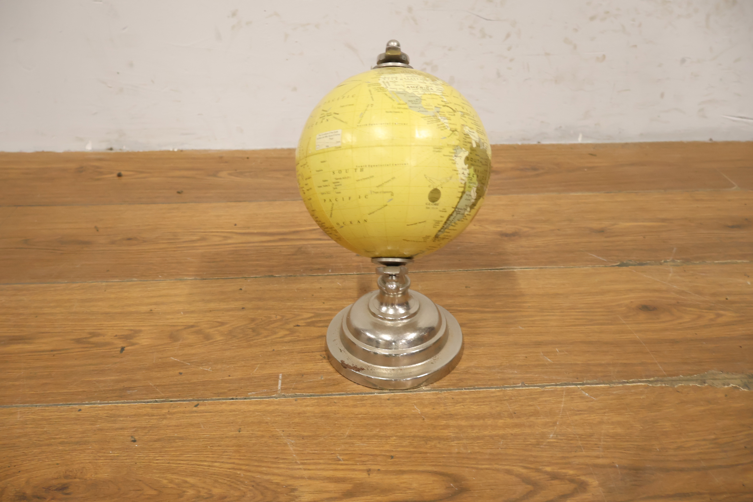 Globe op metalen standaard - Wereldbol – foto 7 – kavel bij GSD Auctions, Zoeterwoude