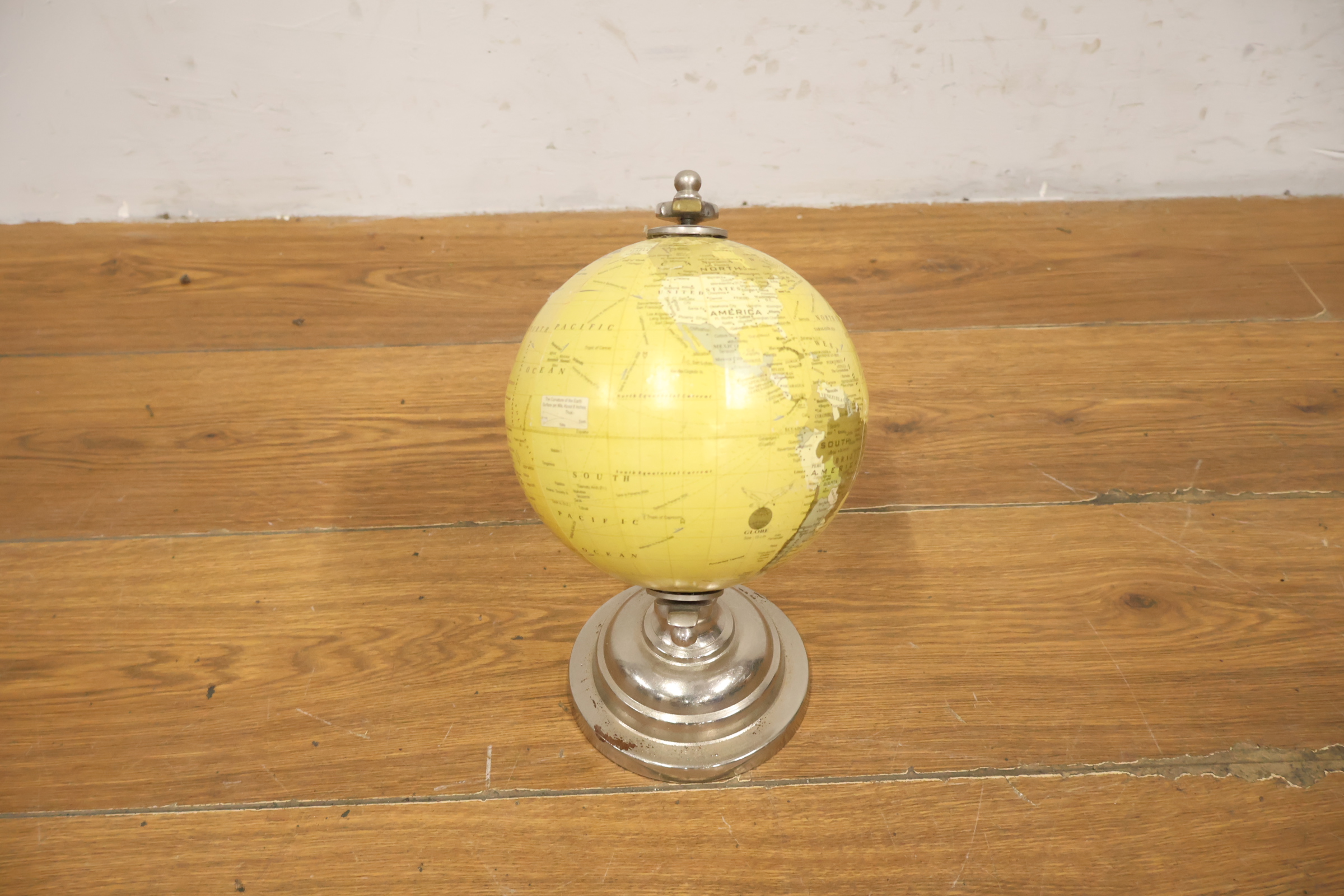 Globe op metalen standaard - Wereldbol – foto 8 – kavel bij GSD Auctions, Zoeterwoude