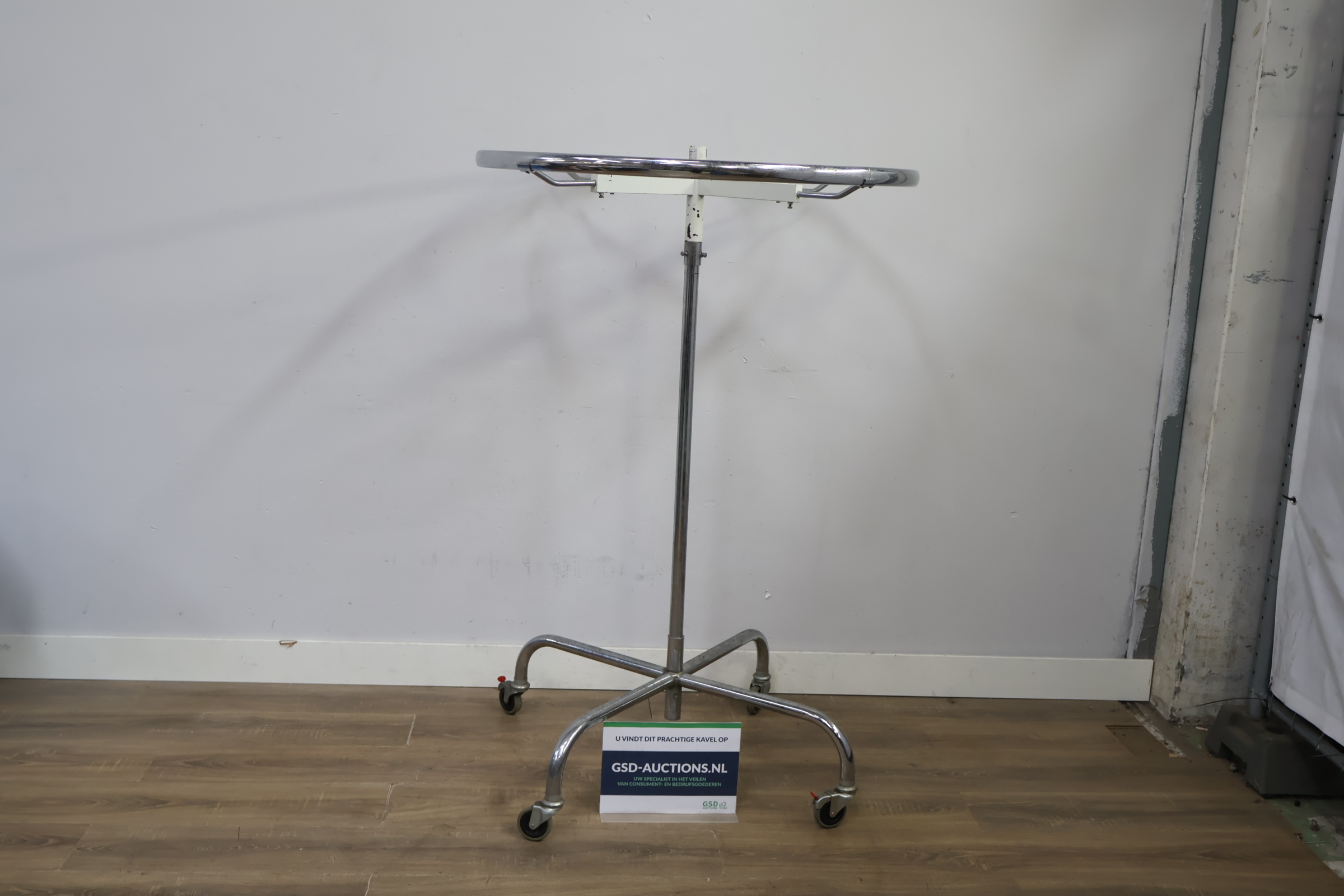 Vintage 'Climax' Metalen Kledingrek – foto 2 – kavel bij GSD Auctions, Zoeterwoude