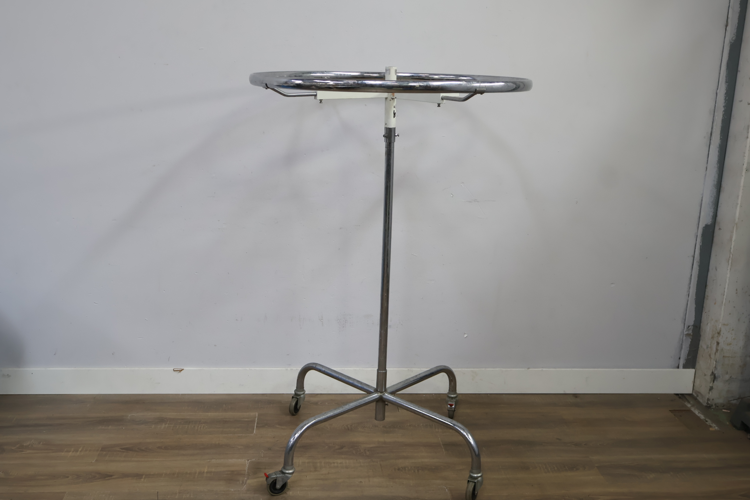 Vintage 'Climax' Metalen Kledingrek – foto 5 – kavel bij GSD Auctions, Zoeterwoude