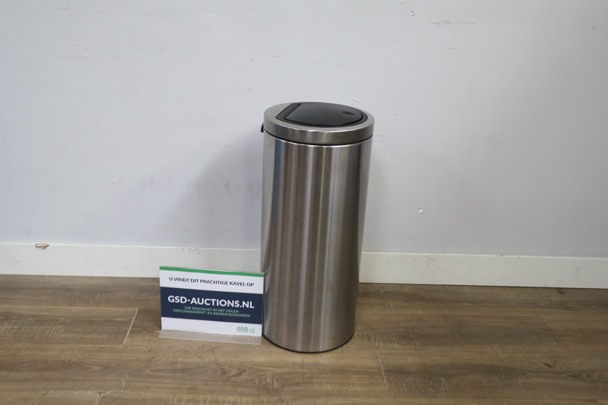 Brabantia Prullenbak met Drukdeksel – foto 2 – kavel bij GSD Auctions, Zoeterwoude