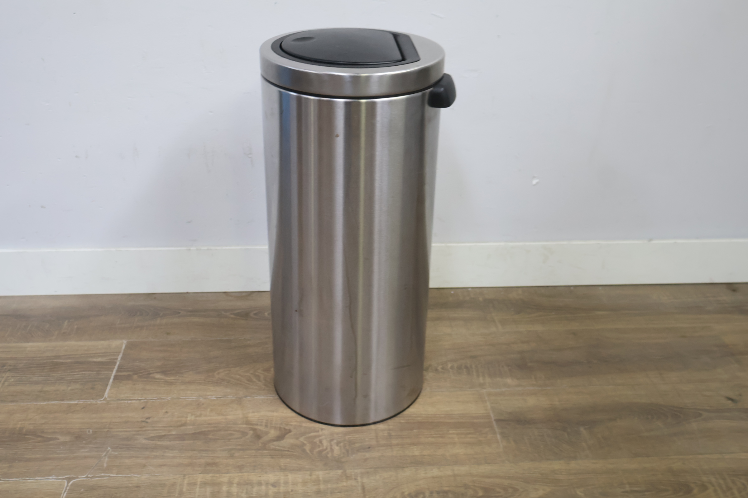 Brabantia Prullenbak met Drukdeksel – foto 5 – kavel bij GSD Auctions, Zoeterwoude