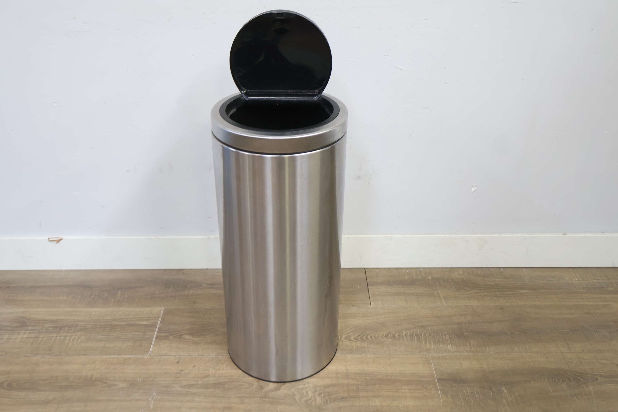 Brabantia Prullenbak met Drukdeksel – foto 8 – kavel bij GSD Auctions, Zoeterwoude