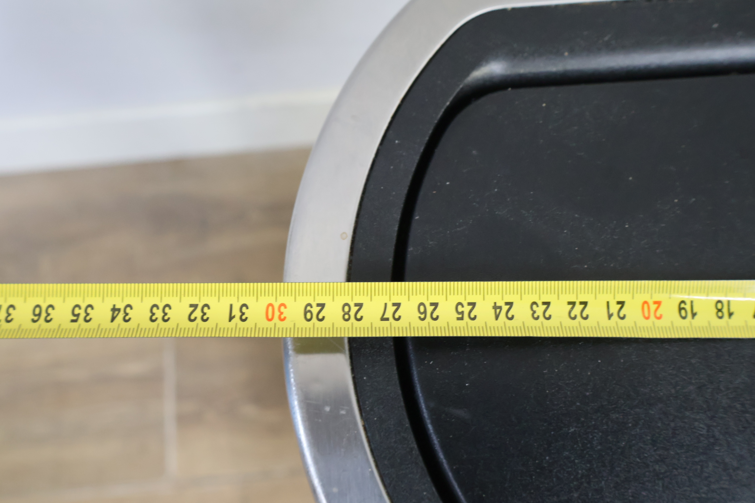 Brabantia Prullenbak met Drukdeksel – foto 13 – kavel bij GSD Auctions, Zoeterwoude