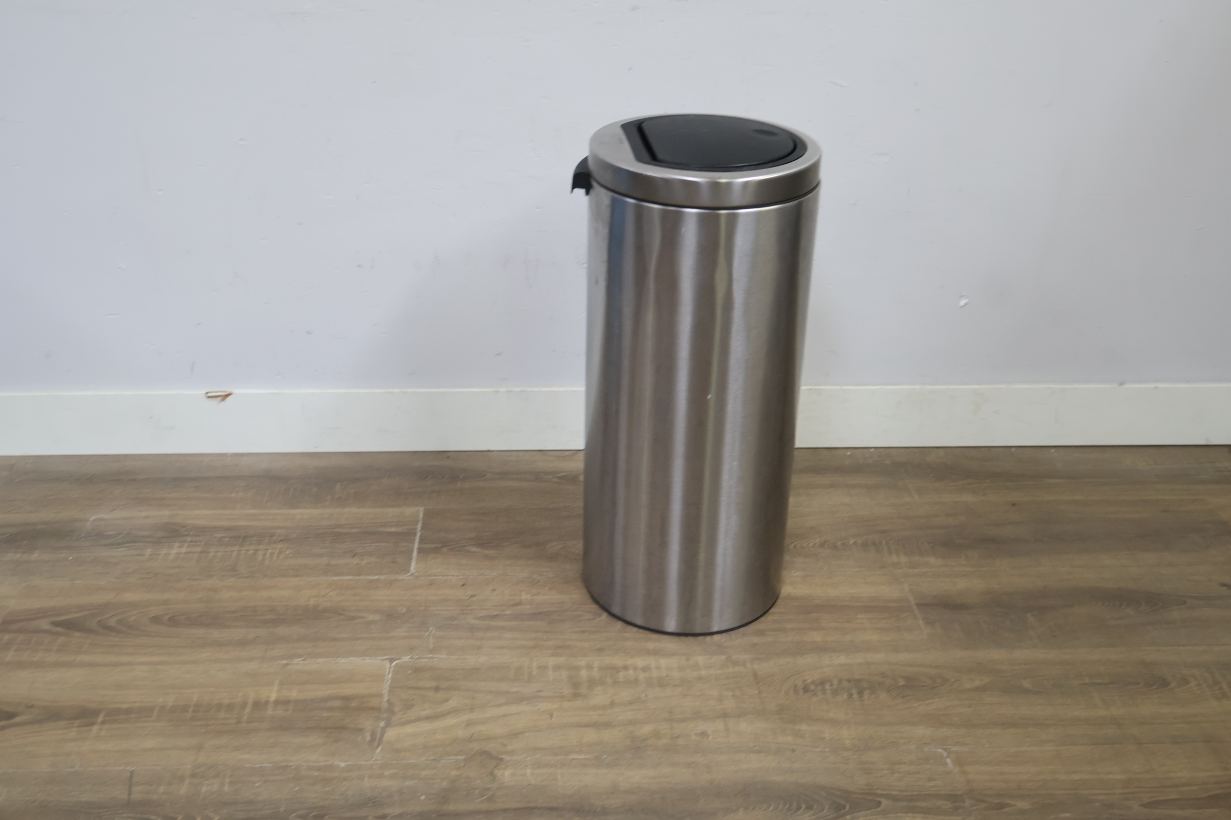 Brabantia RVS prullenbak met push-deksel – foto 3 – kavel bij GSD Auctions, Zoeterwoude
