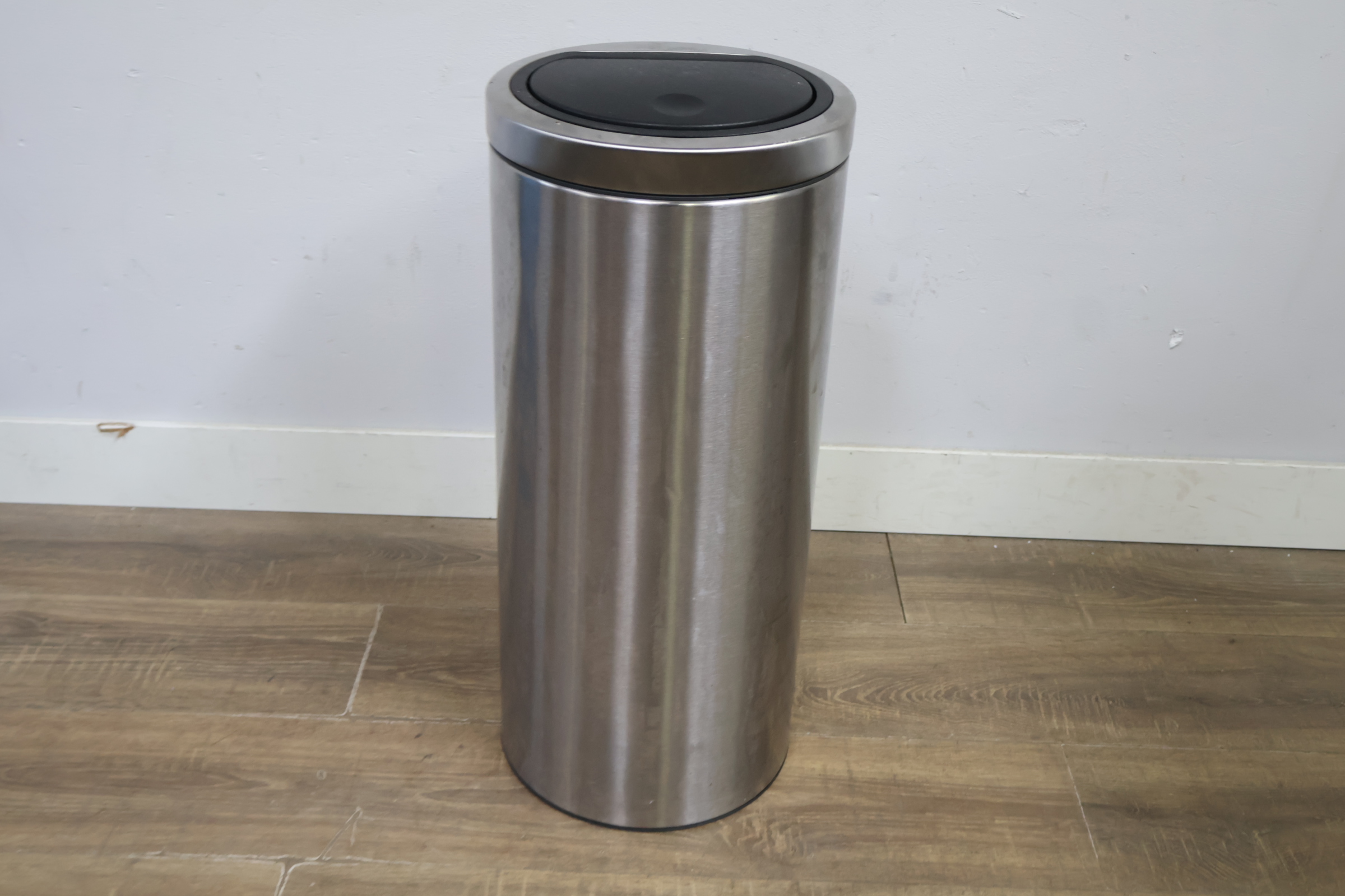 Brabantia RVS prullenbak met push-deksel – foto 6 – kavel bij GSD Auctions, Zoeterwoude