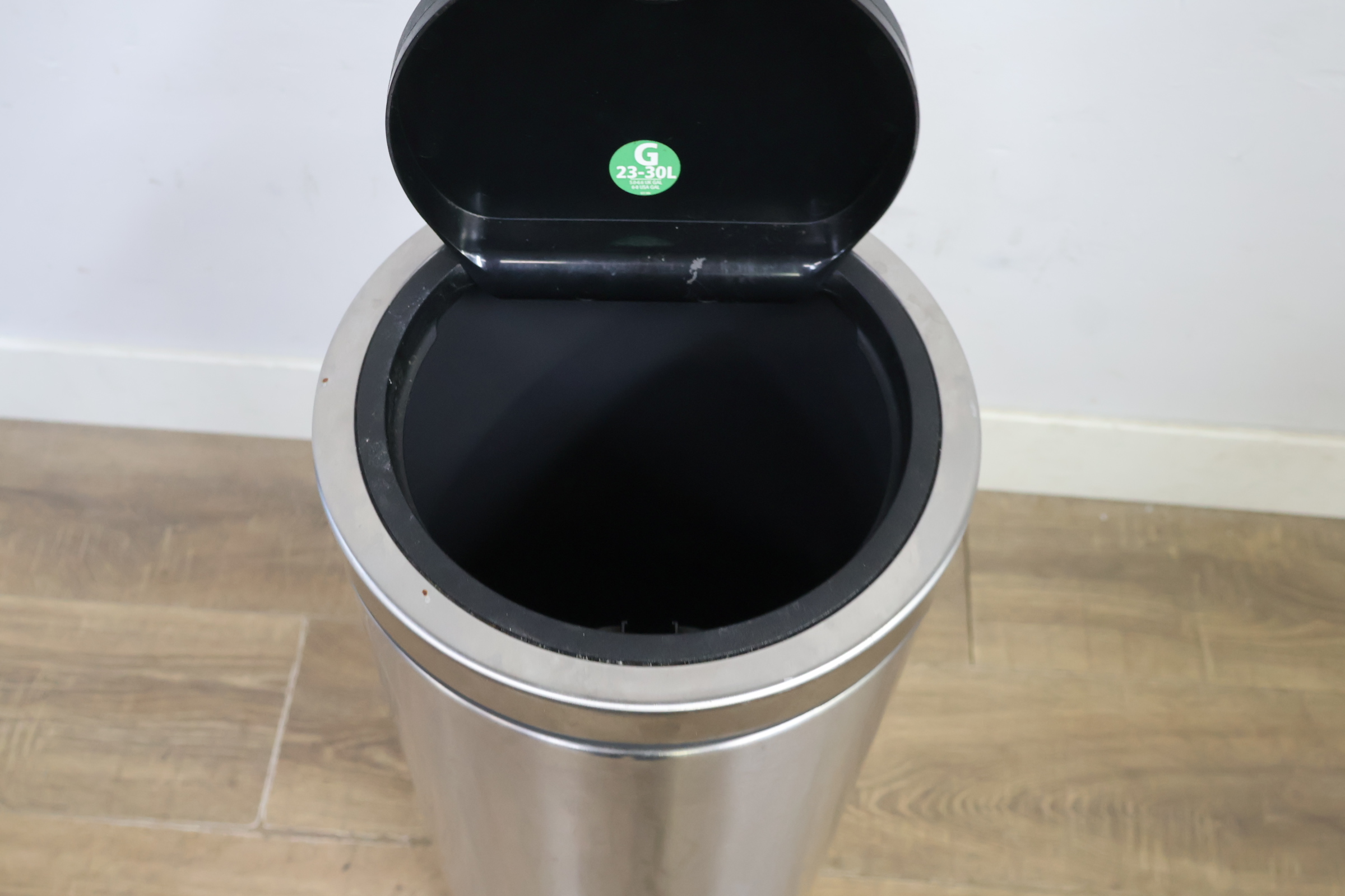 Brabantia RVS prullenbak met push-deksel – foto 8 – kavel bij GSD Auctions, Zoeterwoude
