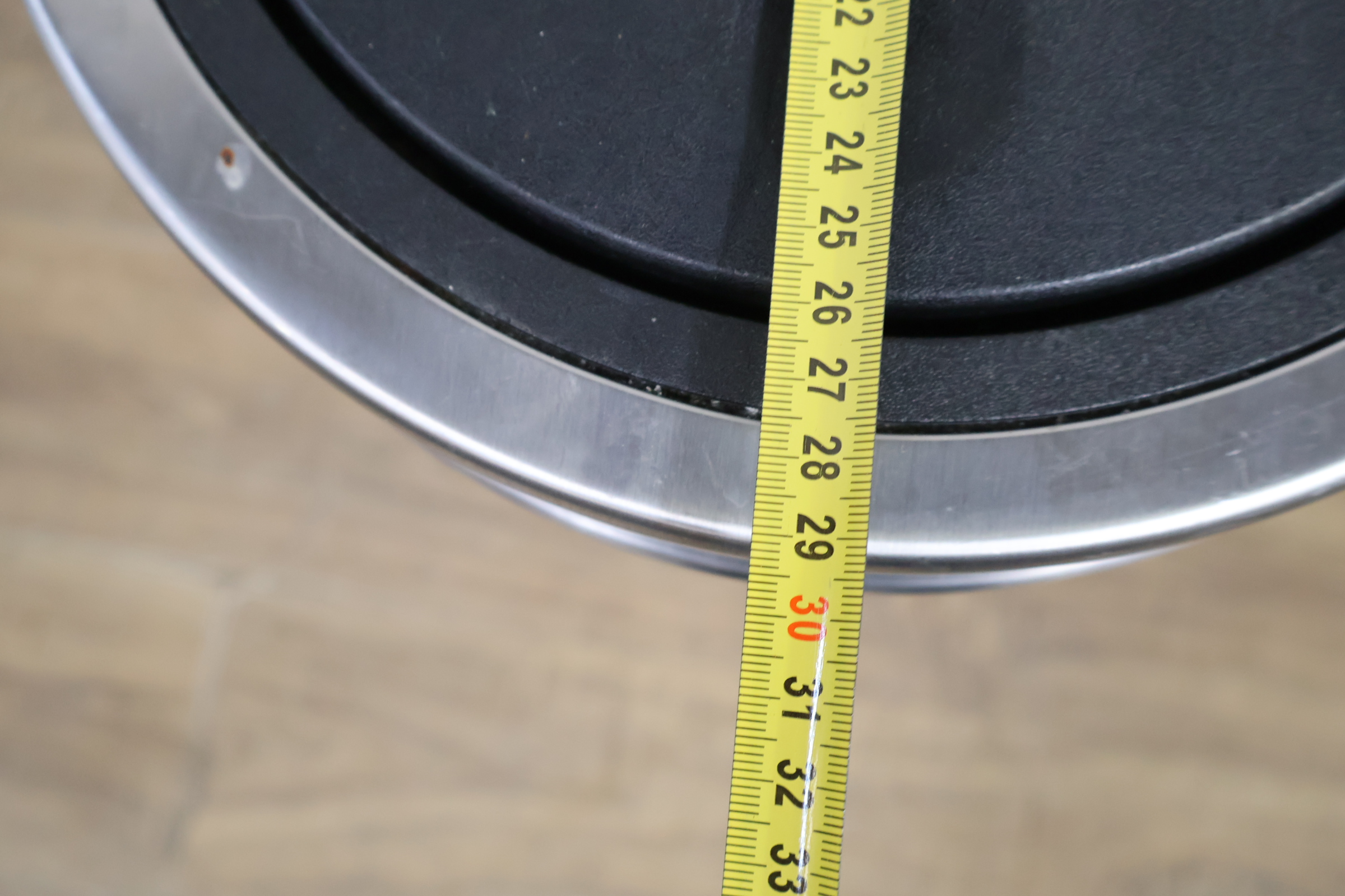 Brabantia RVS prullenbak met push-deksel – foto 12 – kavel bij GSD Auctions, Zoeterwoude