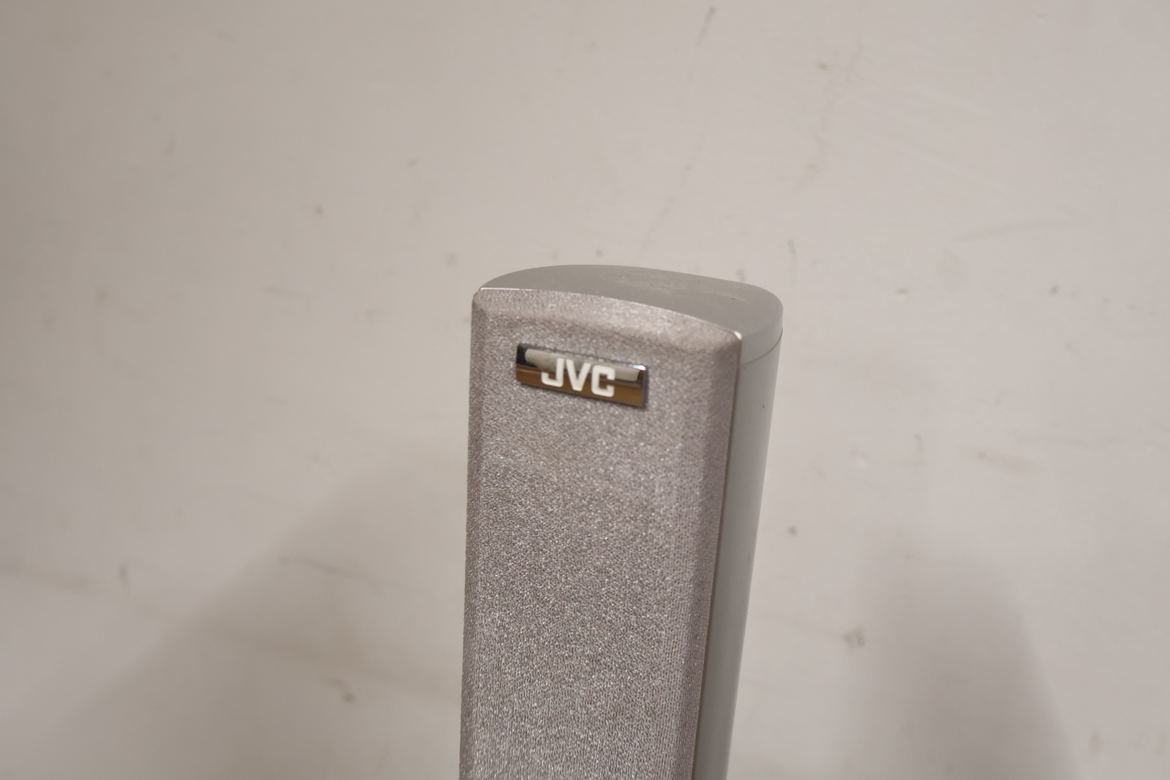 Set van 4 JVC luidsprekerzuilen - Speakers – foto 14 – kavel bij GSD Auctions, Zoeterwoude