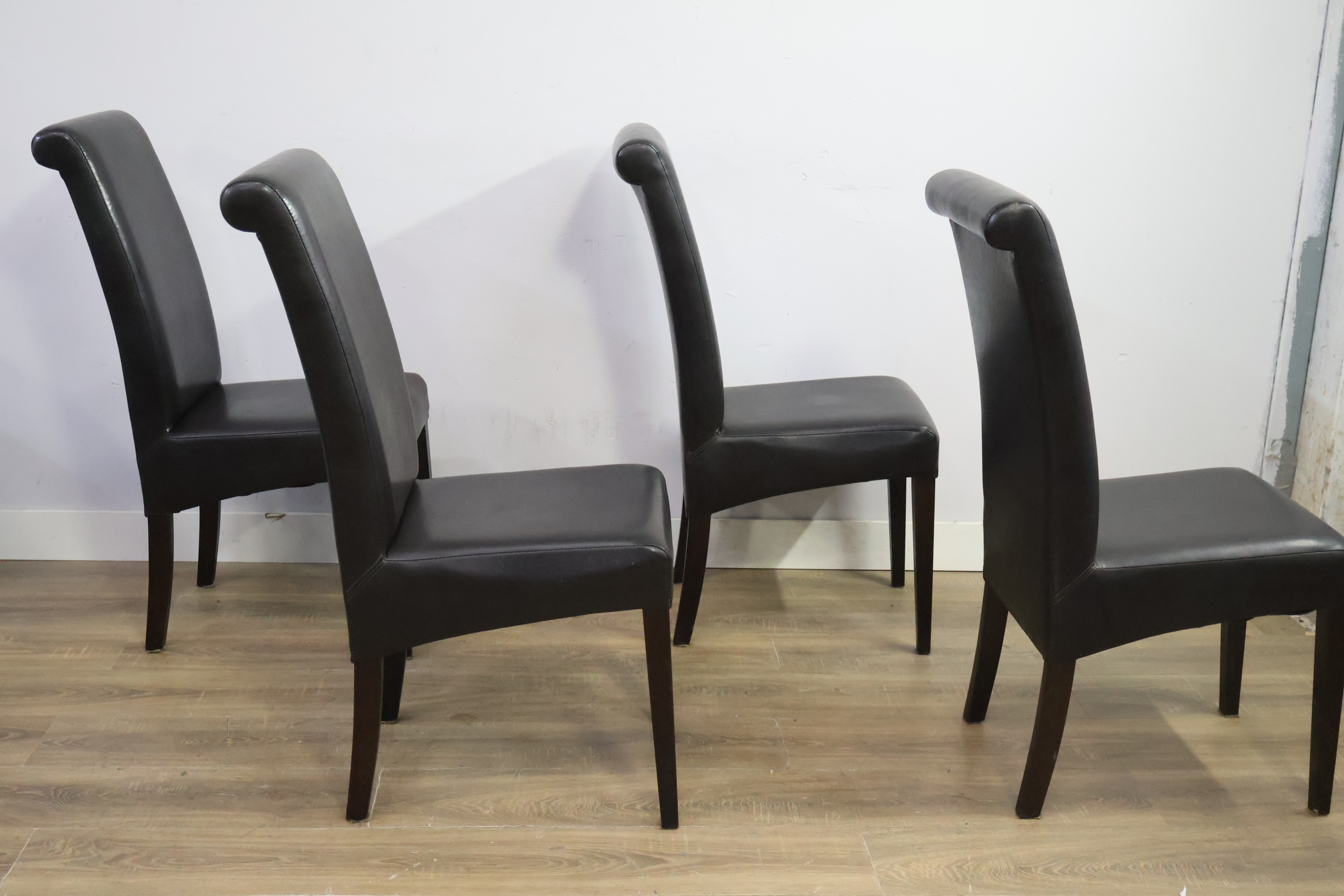 Set van 4 zwarte eetkamerstoelen – foto 3 – kavel bij GSD Auctions, Zoeterwoude