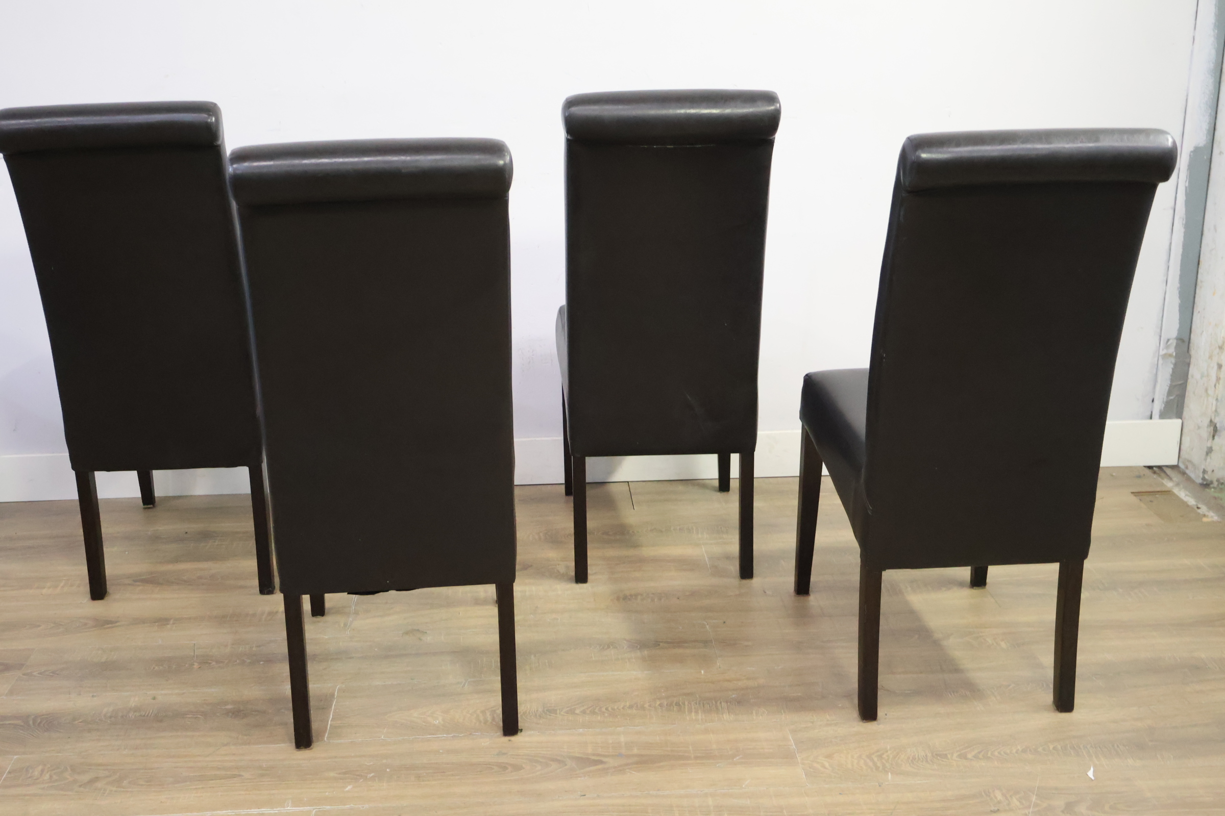 Set van 4 zwarte eetkamerstoelen – foto 5 – kavel bij GSD Auctions, Zoeterwoude