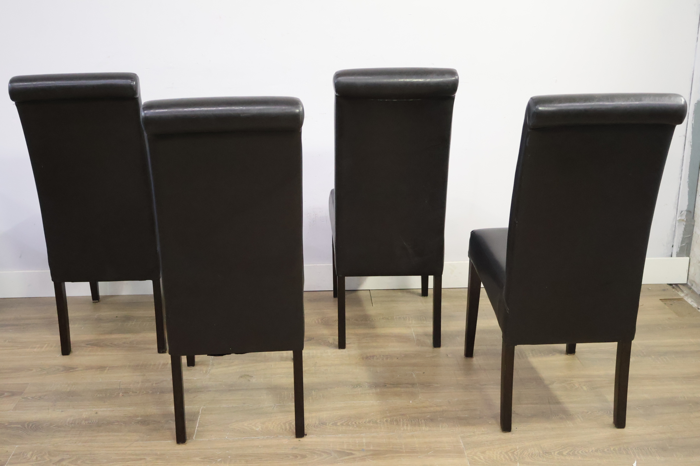 Set van 4 zwarte eetkamerstoelen – foto 6 – kavel bij GSD Auctions, Zoeterwoude