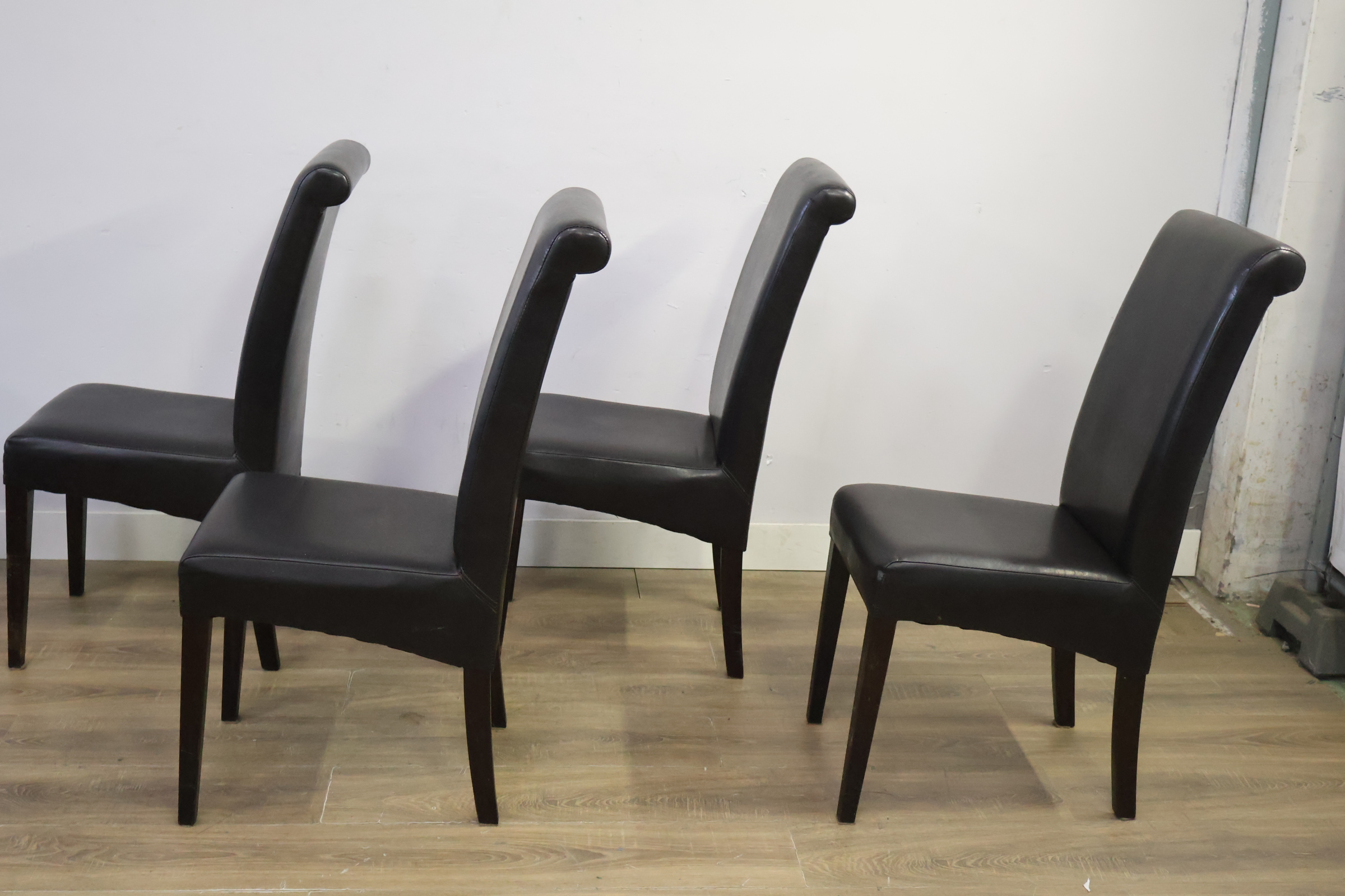 Set van 4 zwarte eetkamerstoelen – foto 8 – kavel bij GSD Auctions, Zoeterwoude
