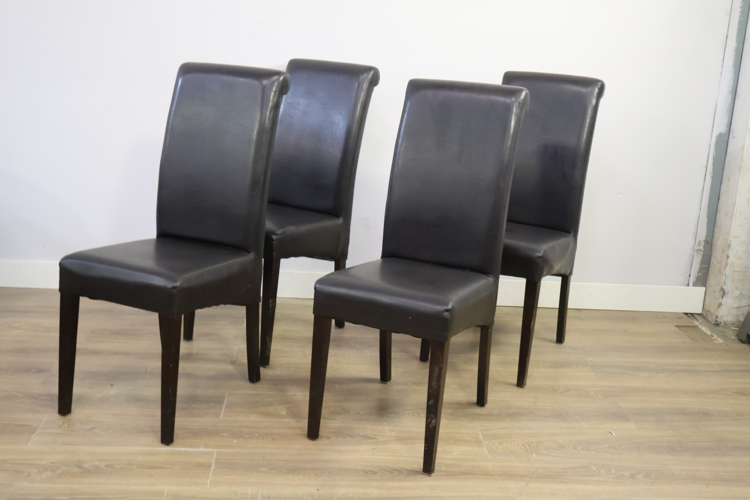 Set van 4 zwarte eetkamerstoelen – foto 9 – kavel bij GSD Auctions, Zoeterwoude