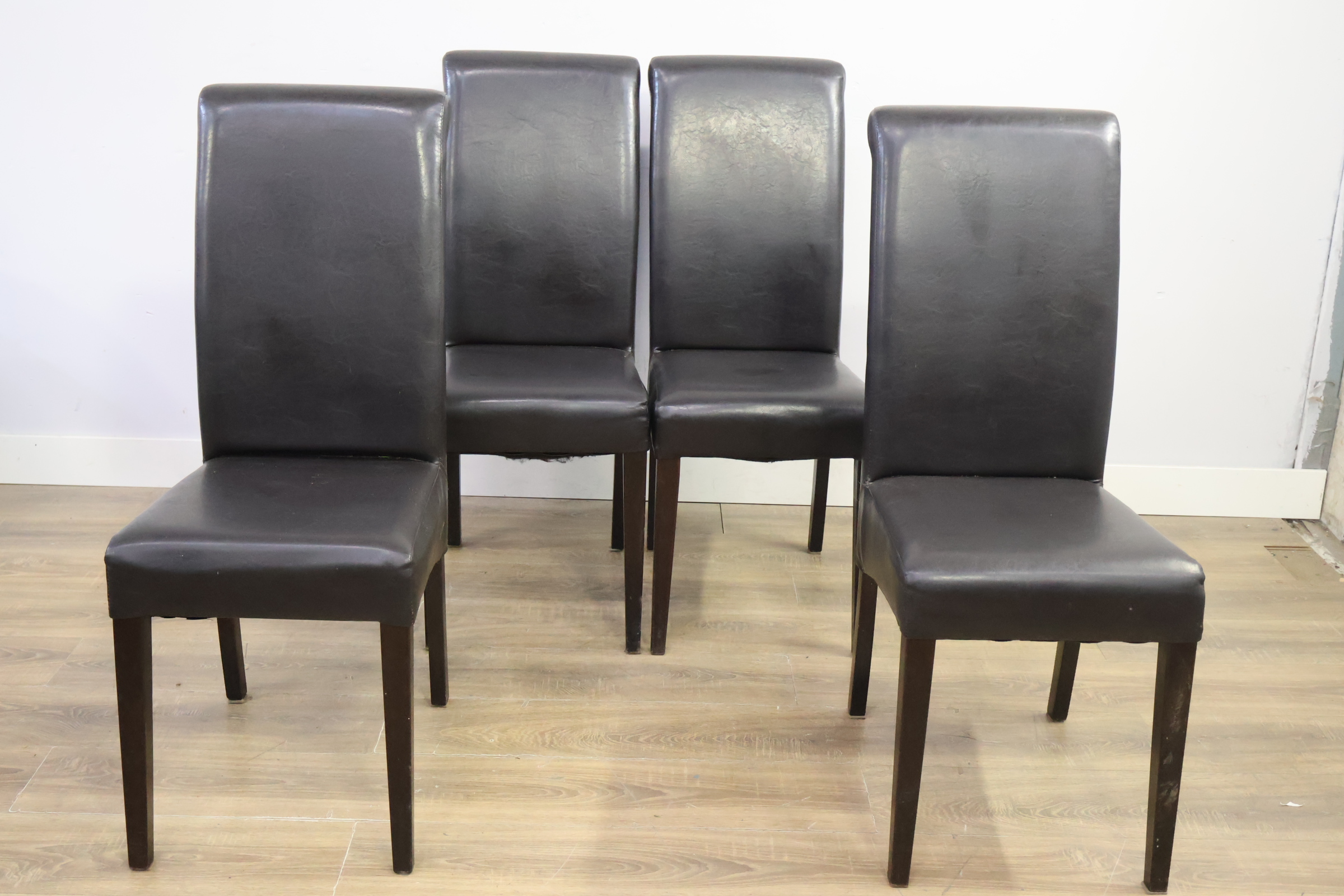 Set van 4 zwarte eetkamerstoelen – foto 11 – kavel bij GSD Auctions, Zoeterwoude