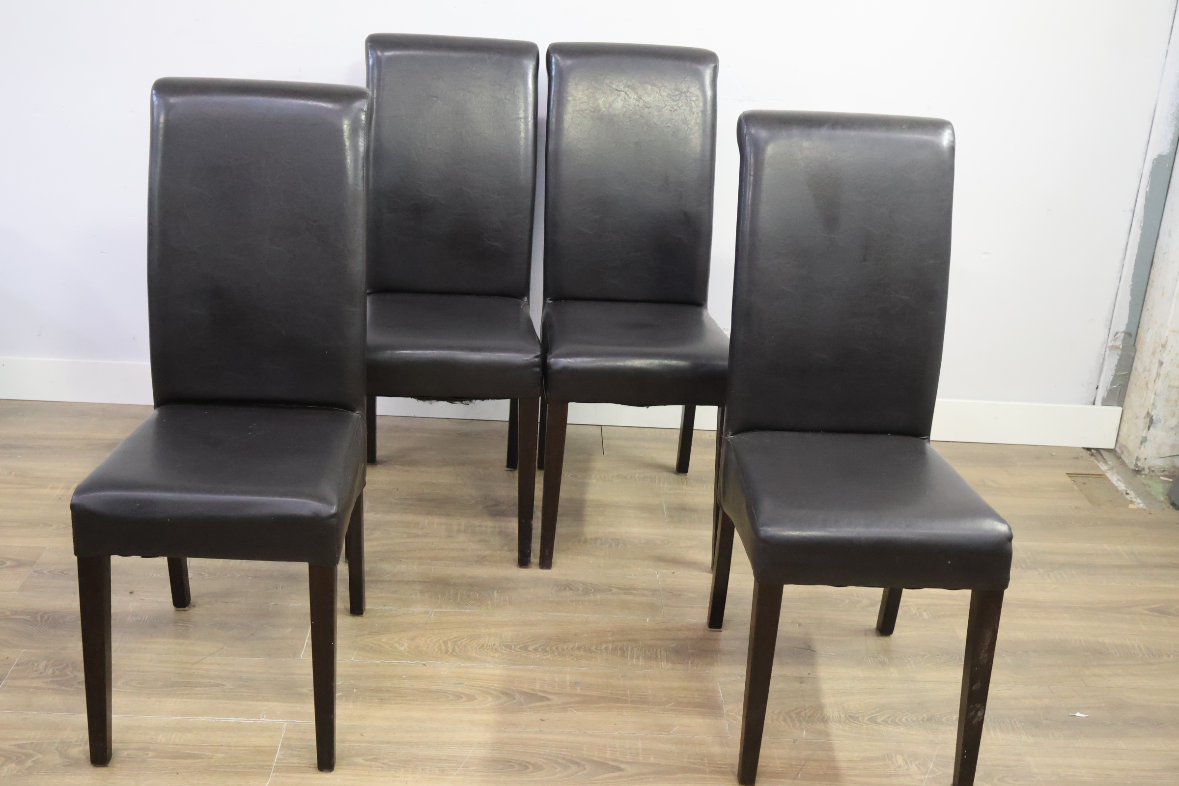 Set van 4 zwarte eetkamerstoelen – foto 12 – kavel bij GSD Auctions, Zoeterwoude