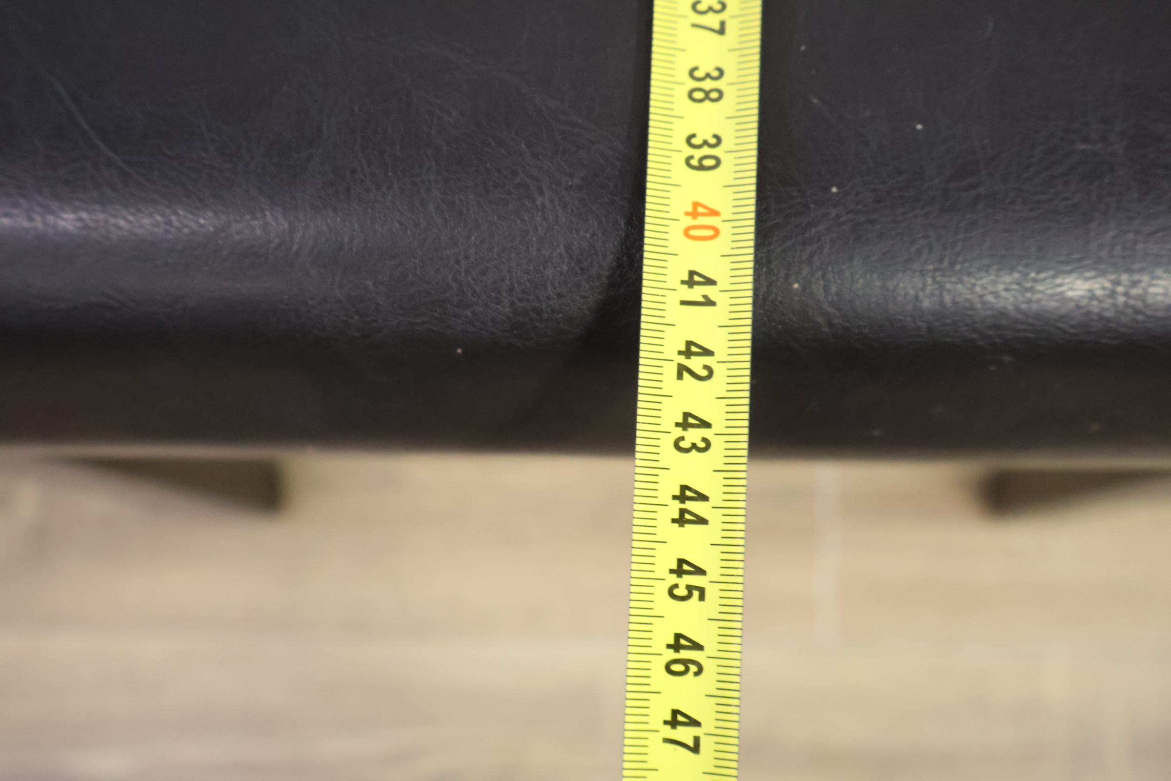 Set van 4 zwarte eetkamerstoelen – foto 13 – kavel bij GSD Auctions, Zoeterwoude