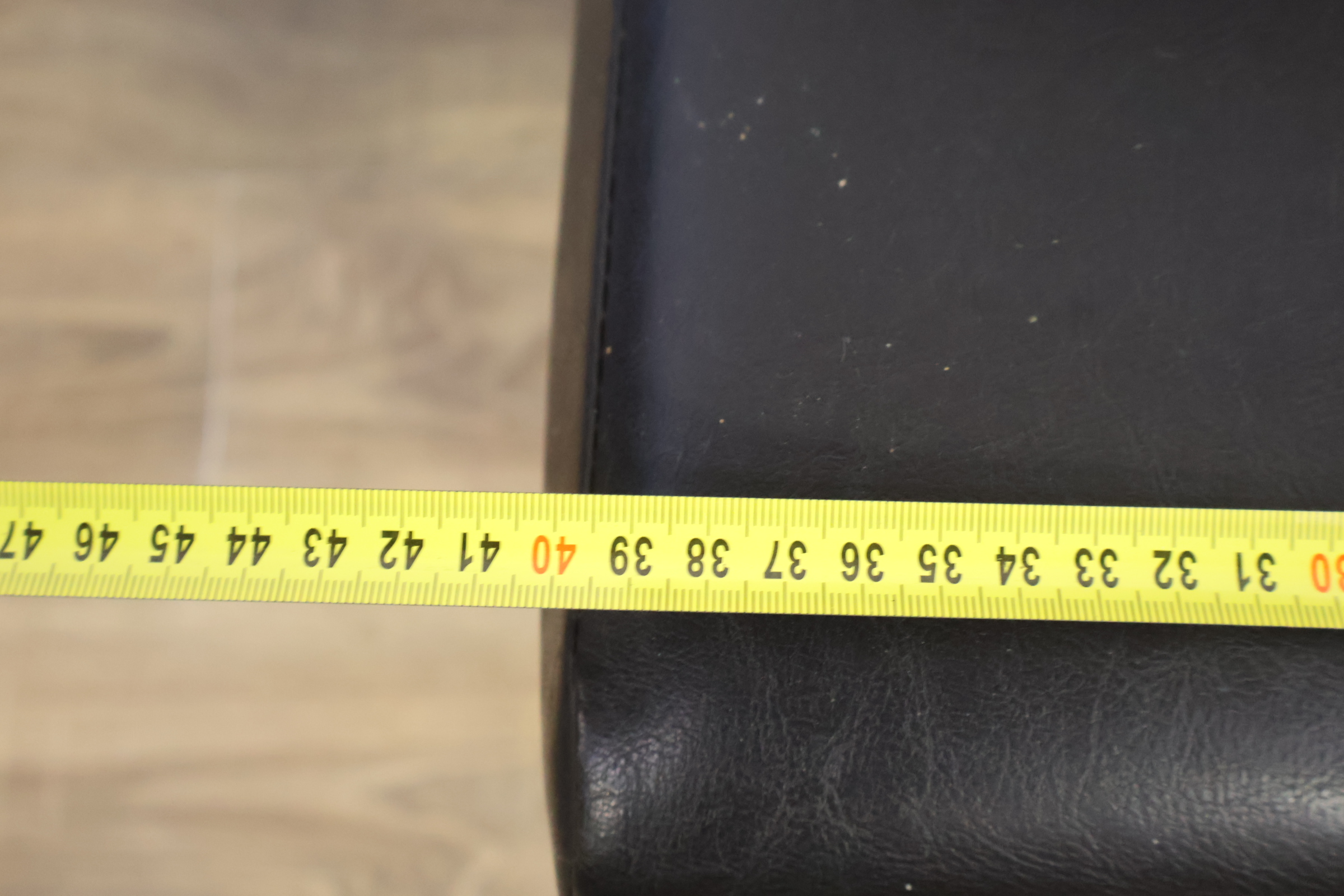 Set van 4 zwarte eetkamerstoelen – foto 14 – kavel bij GSD Auctions, Zoeterwoude