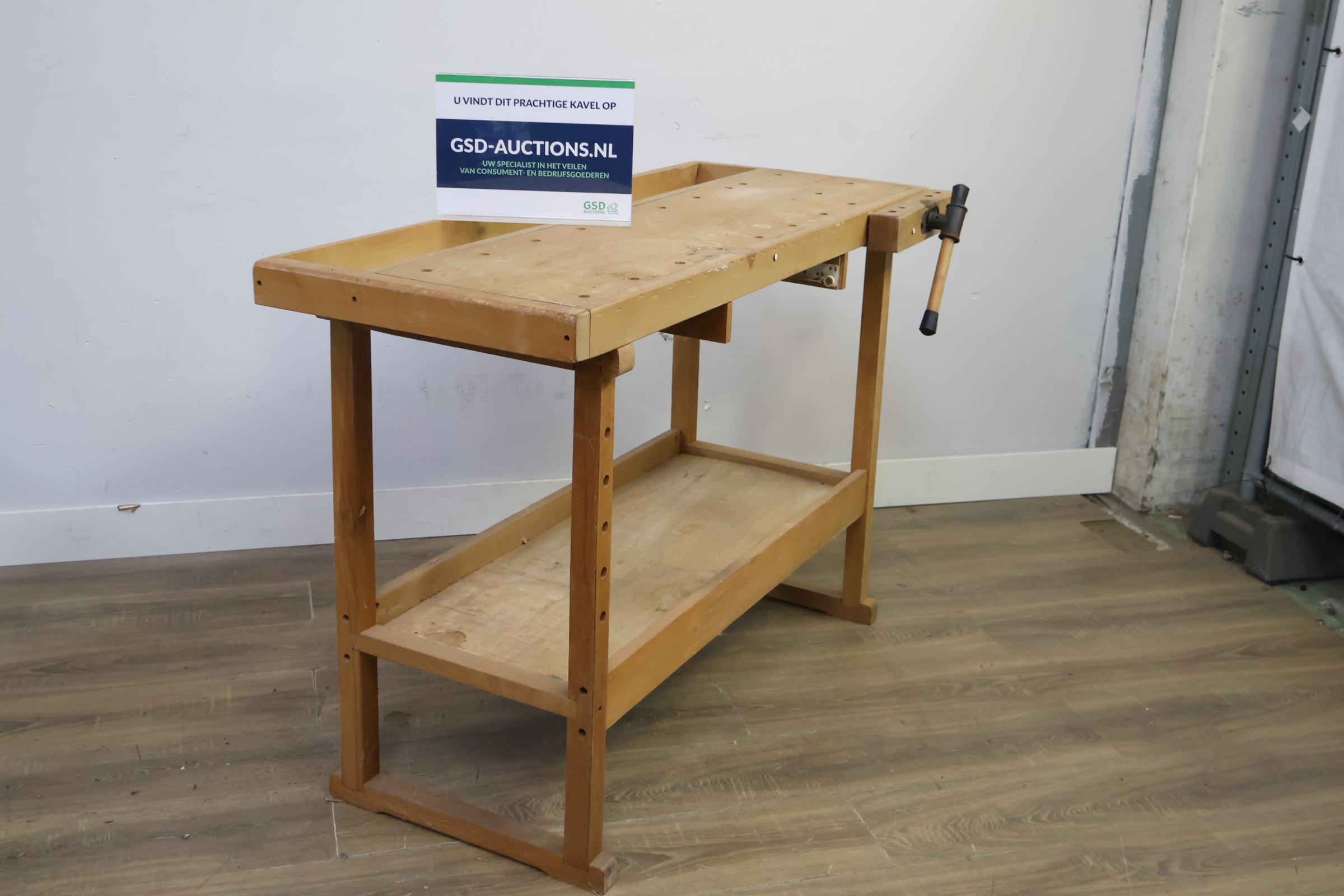 Houten werkbank met bankschroef – foto 2 – kavel bij GSD Auctions, Zoeterwoude