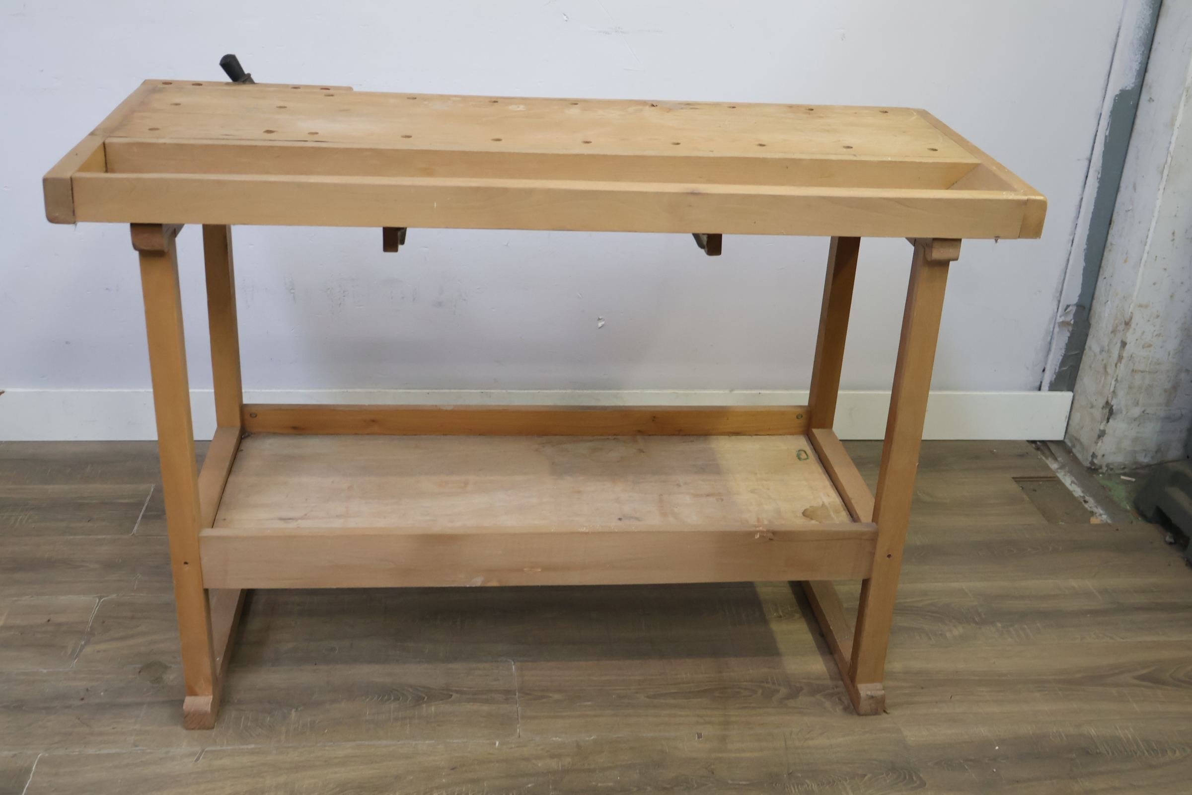Houten werkbank met bankschroef – foto 6 – kavel bij GSD Auctions, Zoeterwoude