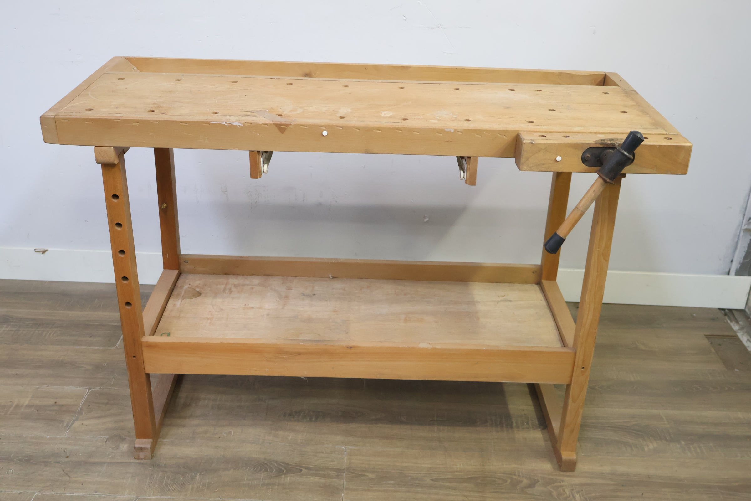 Houten werkbank met bankschroef – foto 12 – kavel bij GSD Auctions, Zoeterwoude