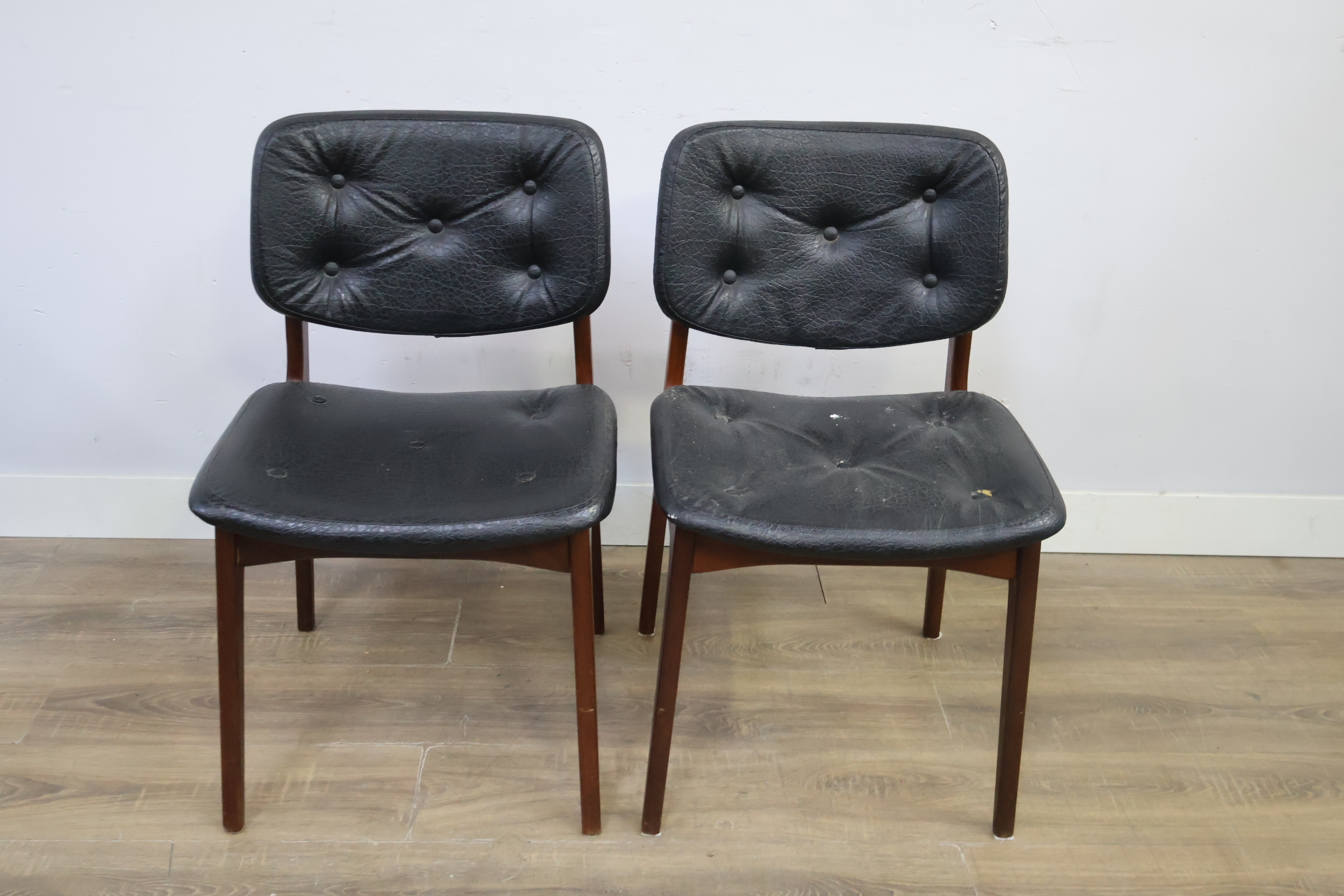 Set van 2 Vintage Stoelen - Jaren '60 – foto 12 – kavel bij GSD Auctions, Zoeterwoude