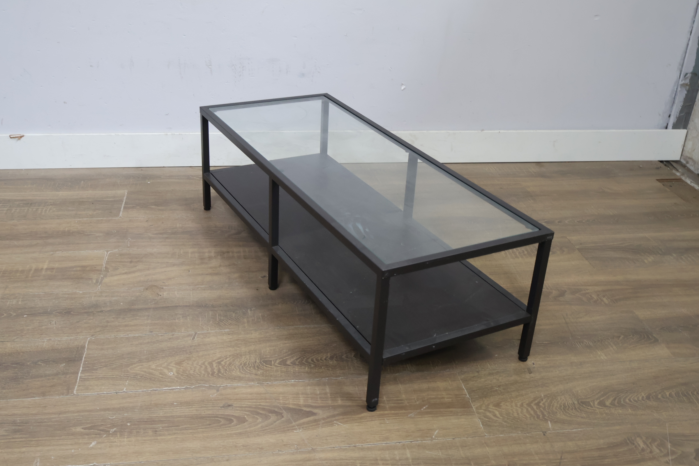 Koffietafel met glazen blad - Salontafel – foto 9 – kavel bij GSD Auctions, Zoeterwoude