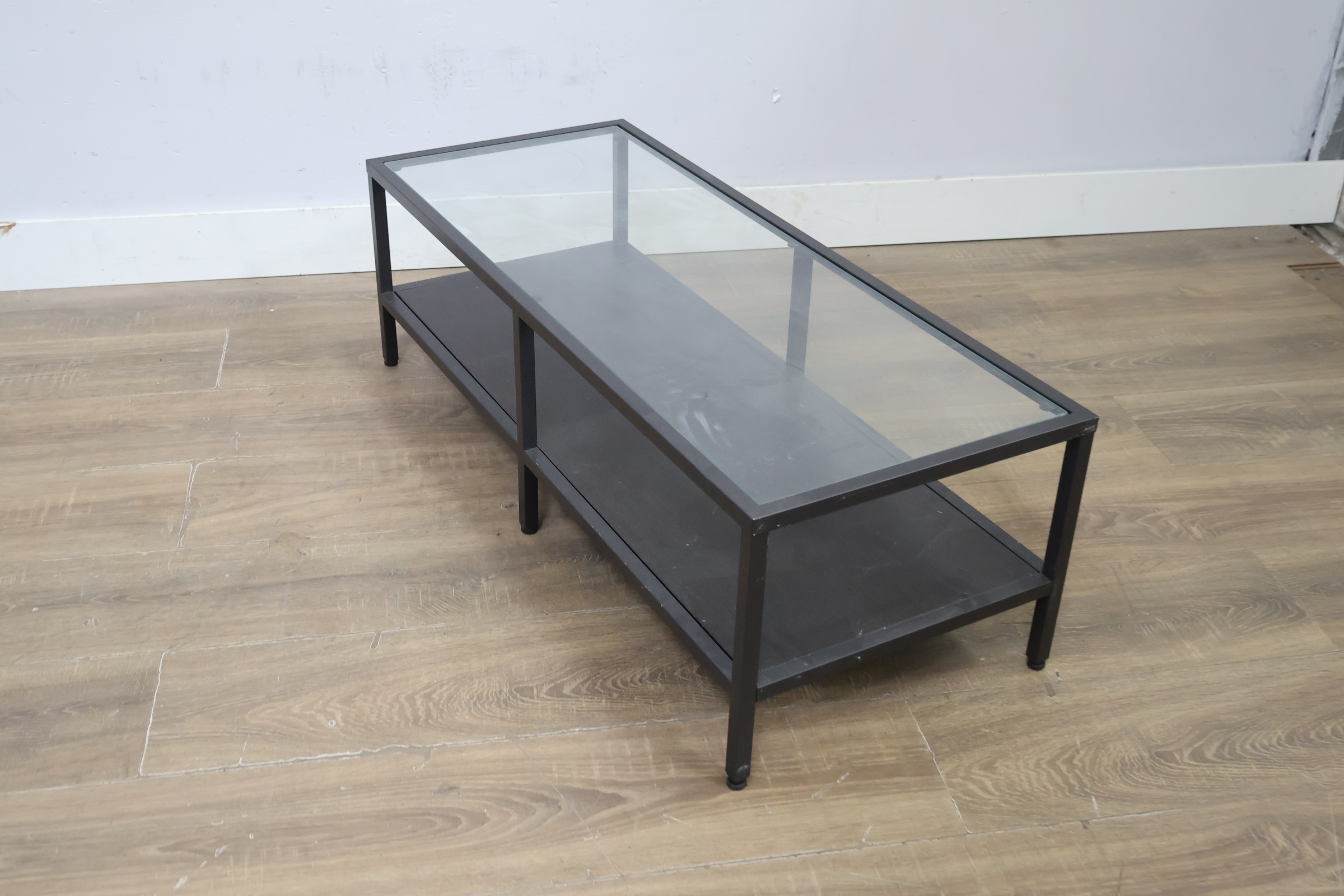 Koffietafel met glazen blad - Salontafel – foto 10 – kavel bij GSD Auctions, Zoeterwoude