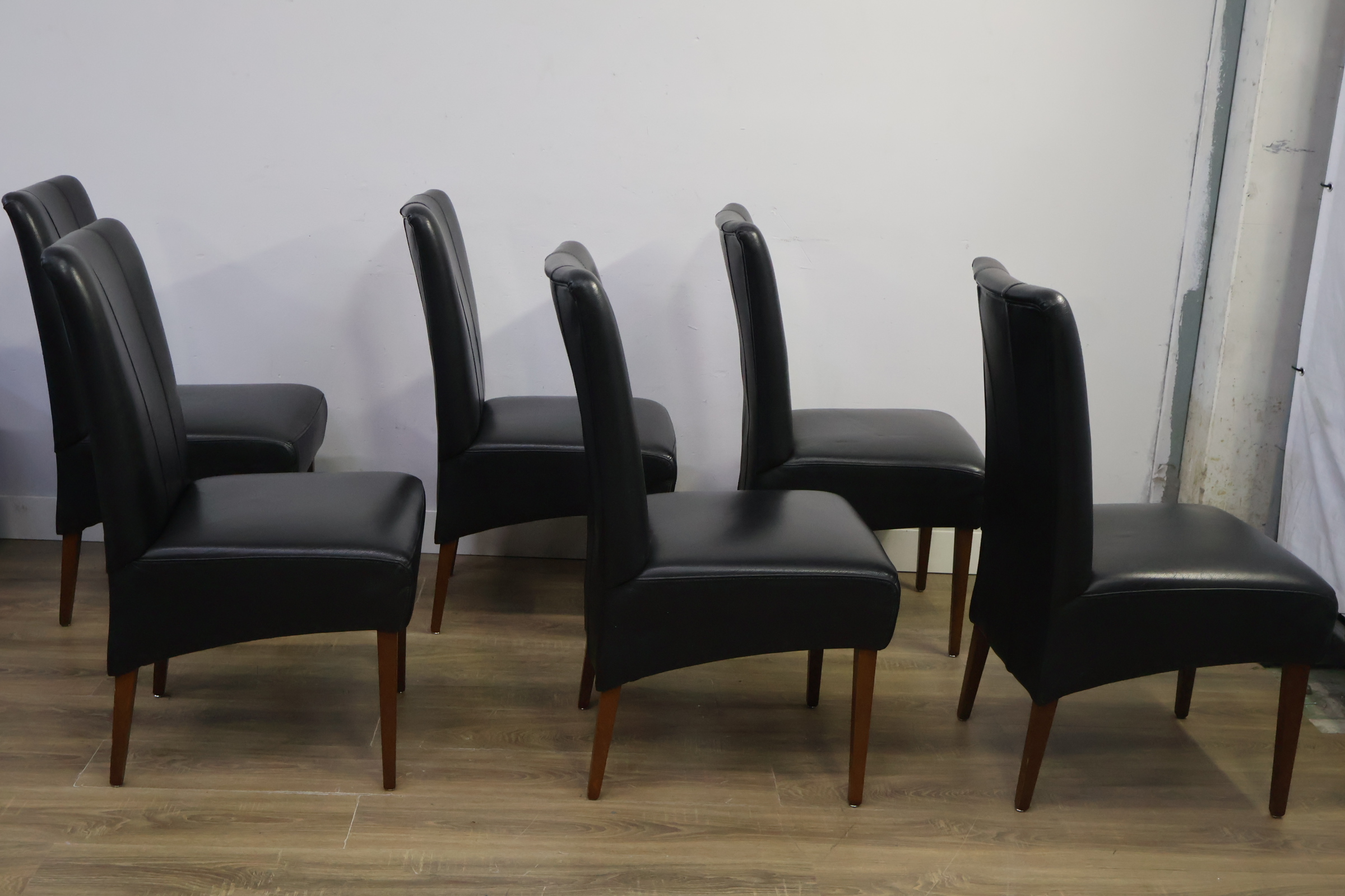 Set van 6 zwarte eetkamerstoelen – foto 3 – kavel bij GSD Auctions, Zoeterwoude