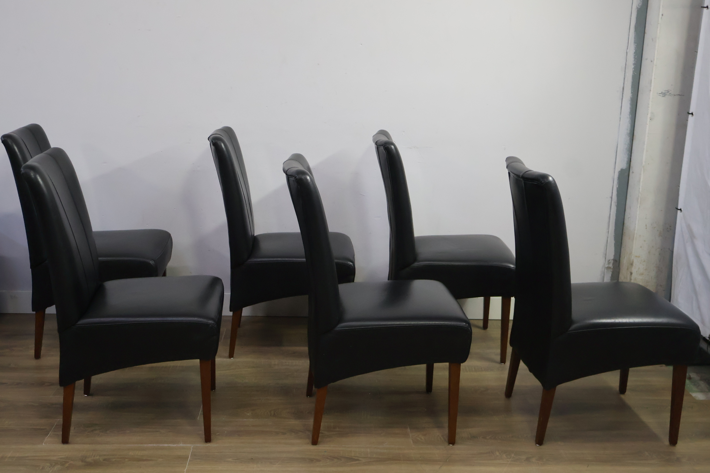 Set van 6 zwarte eetkamerstoelen – foto 4 – kavel bij GSD Auctions, Zoeterwoude