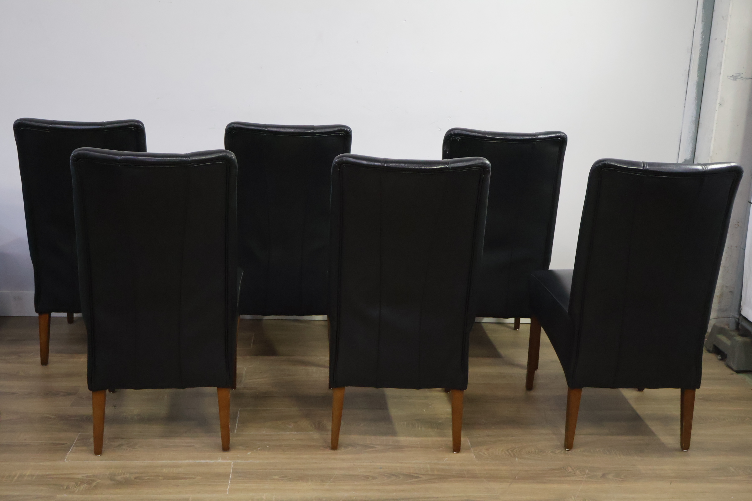 Set van 6 zwarte eetkamerstoelen – foto 5 – kavel bij GSD Auctions, Zoeterwoude