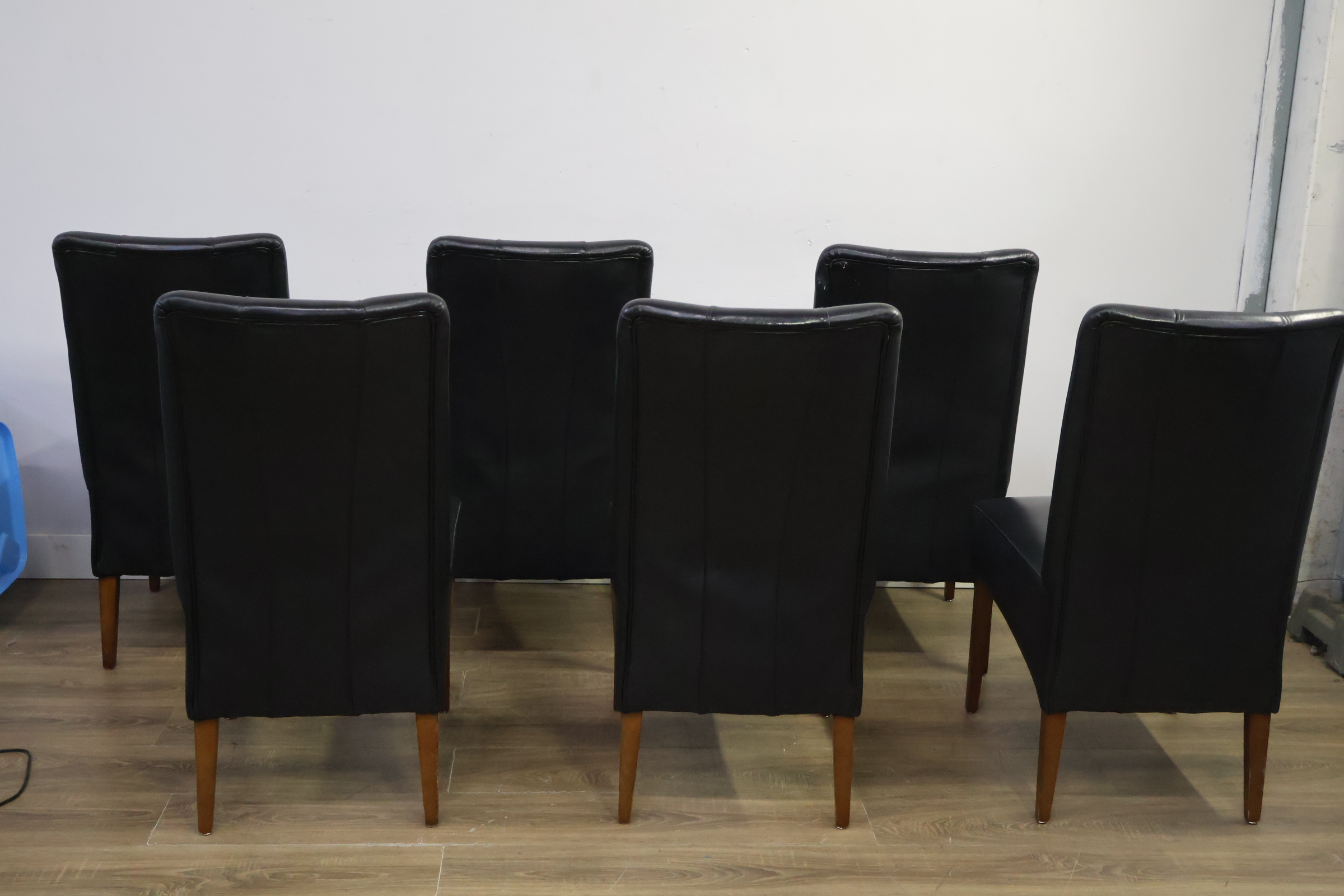 Set van 6 zwarte eetkamerstoelen – foto 6 – kavel bij GSD Auctions, Zoeterwoude