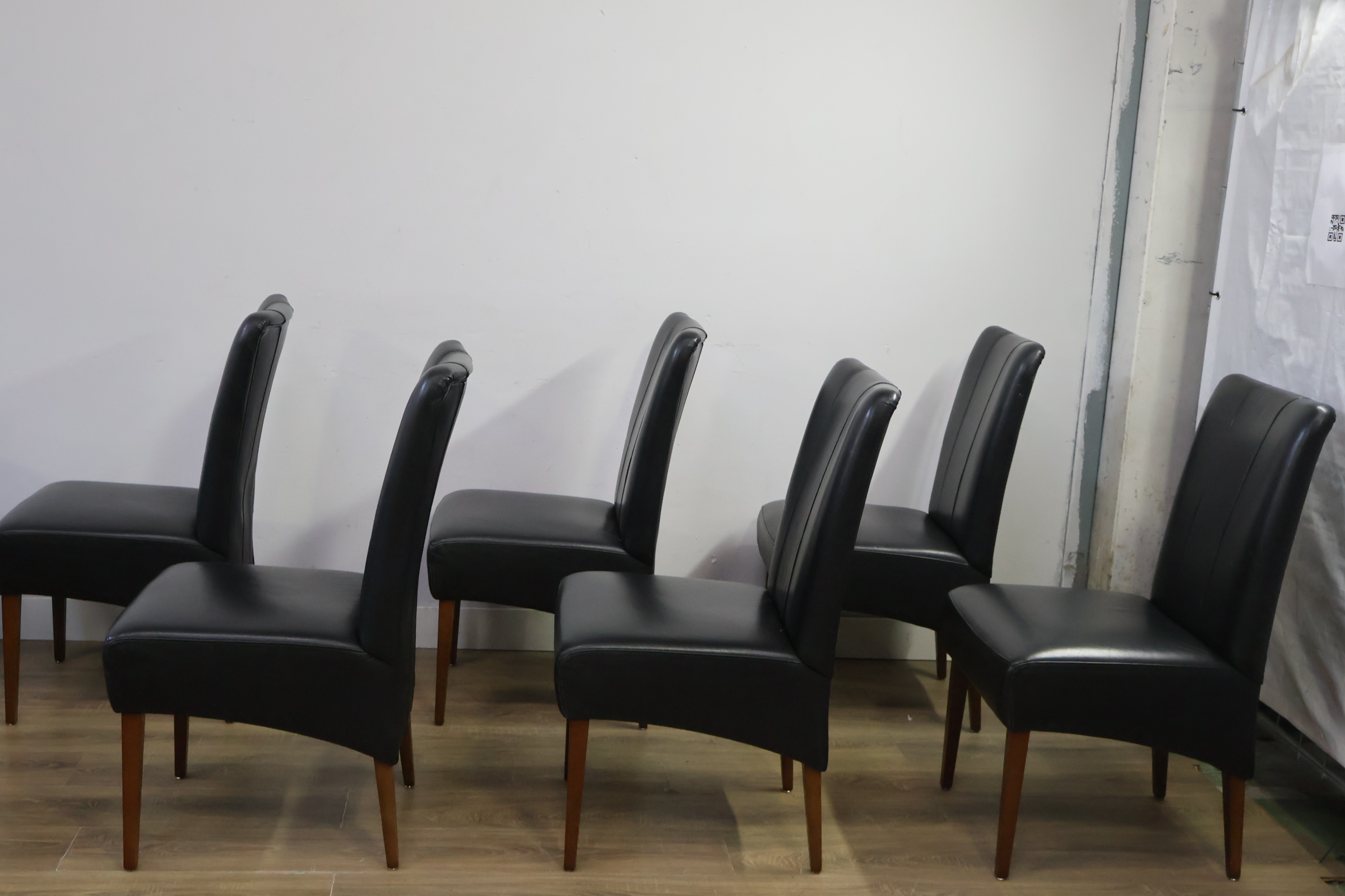 Set van 6 zwarte eetkamerstoelen – foto 7 – kavel bij GSD Auctions, Zoeterwoude