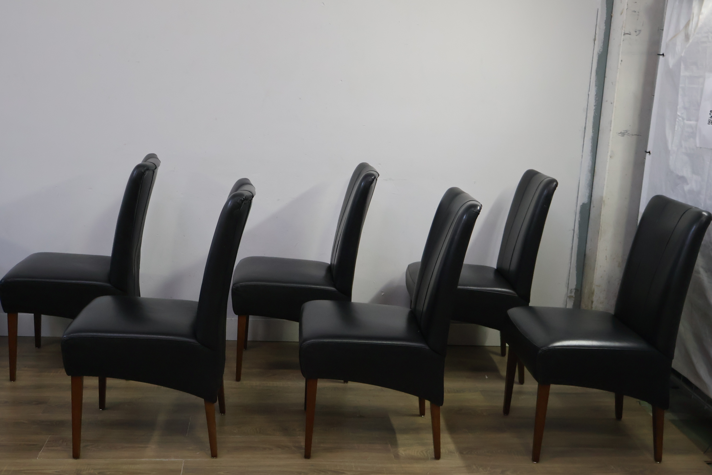 Set van 6 zwarte eetkamerstoelen – foto 8 – kavel bij GSD Auctions, Zoeterwoude