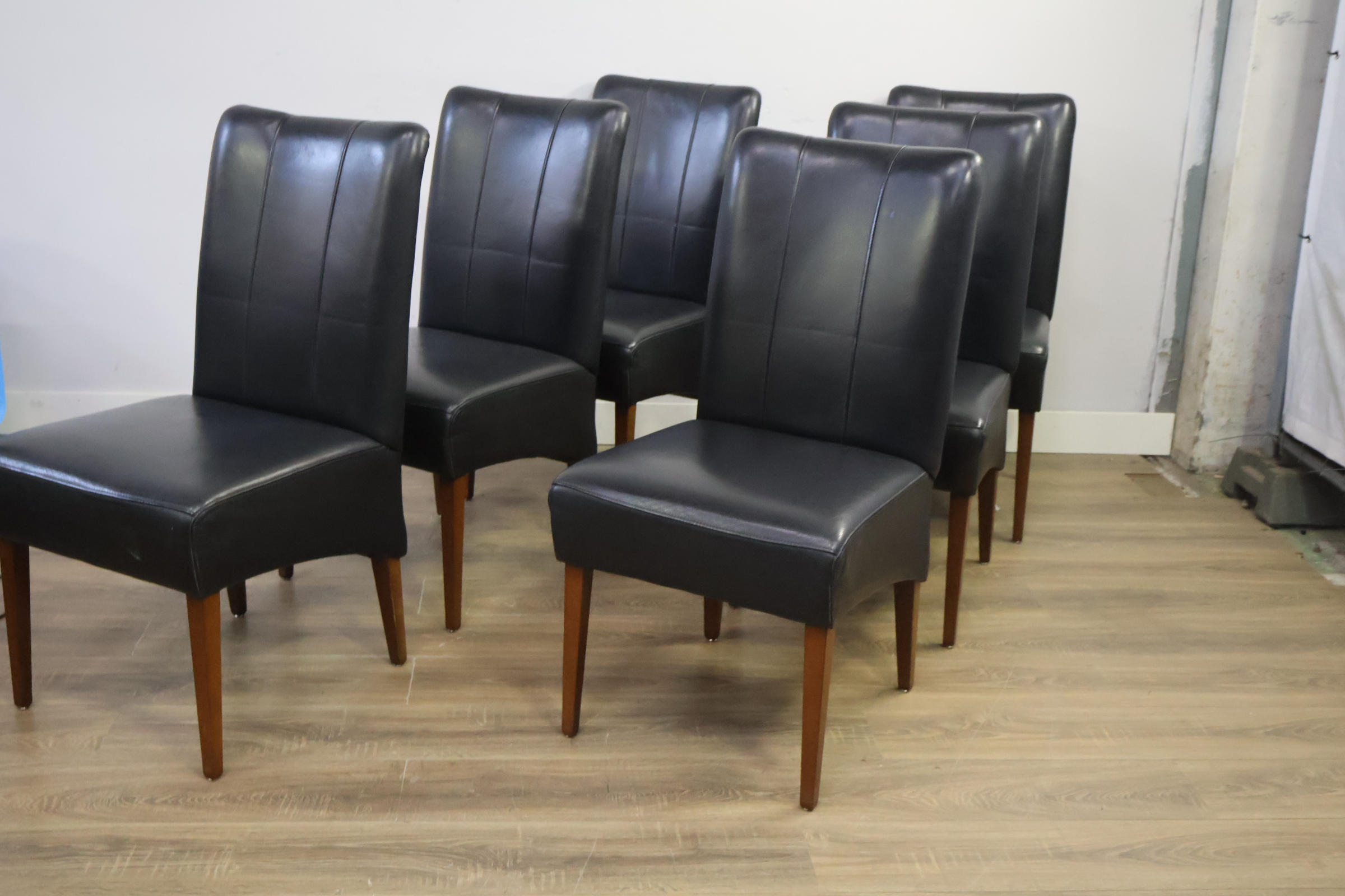 Set van 6 zwarte eetkamerstoelen – foto 10 – kavel bij GSD Auctions, Zoeterwoude