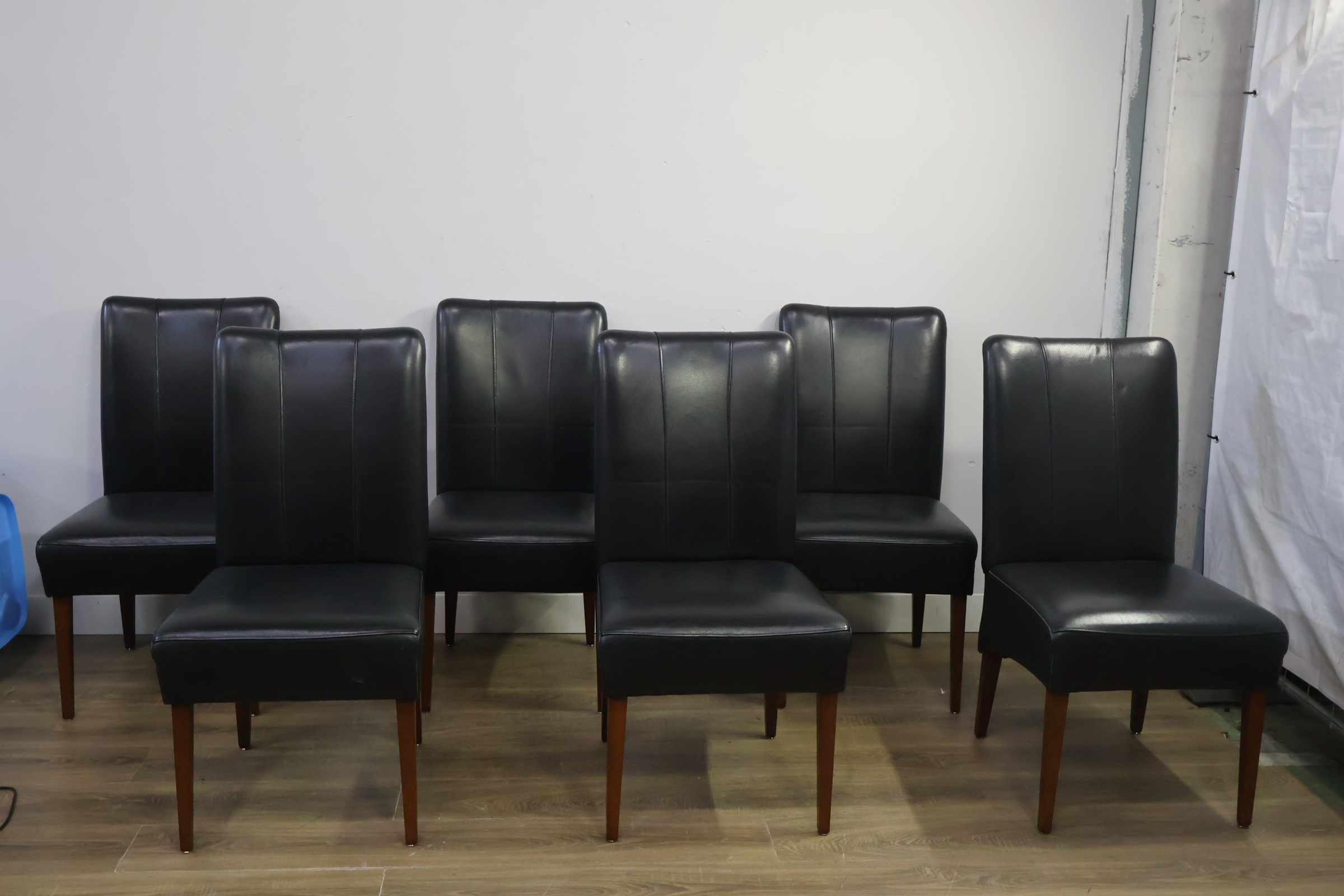 Set van 6 zwarte eetkamerstoelen – foto 11 – kavel bij GSD Auctions, Zoeterwoude