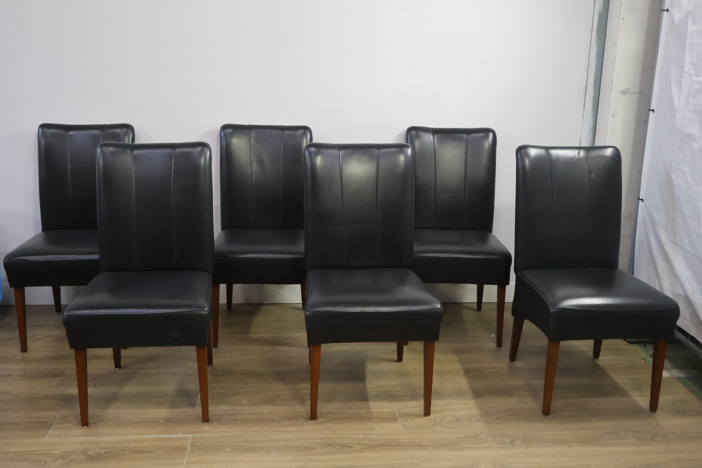 Set van 6 zwarte eetkamerstoelen – foto 12 – kavel bij GSD Auctions, Zoeterwoude