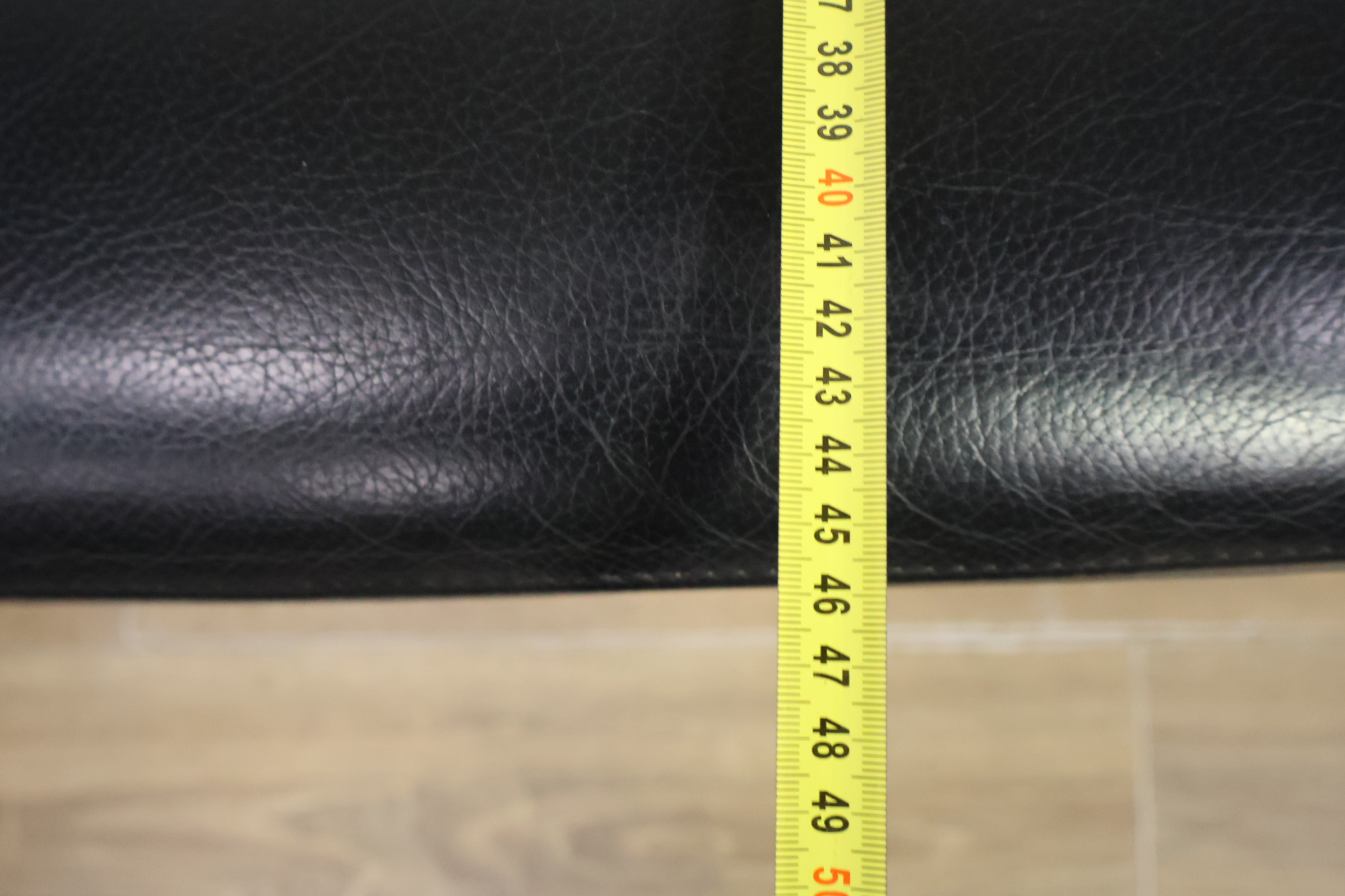Set van 6 zwarte eetkamerstoelen – foto 13 – kavel bij GSD Auctions, Zoeterwoude