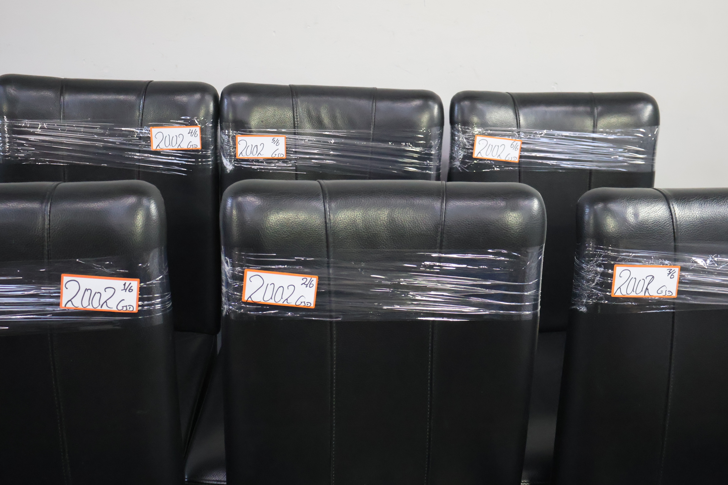 Set van 6 zwarte eetkamerstoelen – foto 18 – kavel bij GSD Auctions, Zoeterwoude