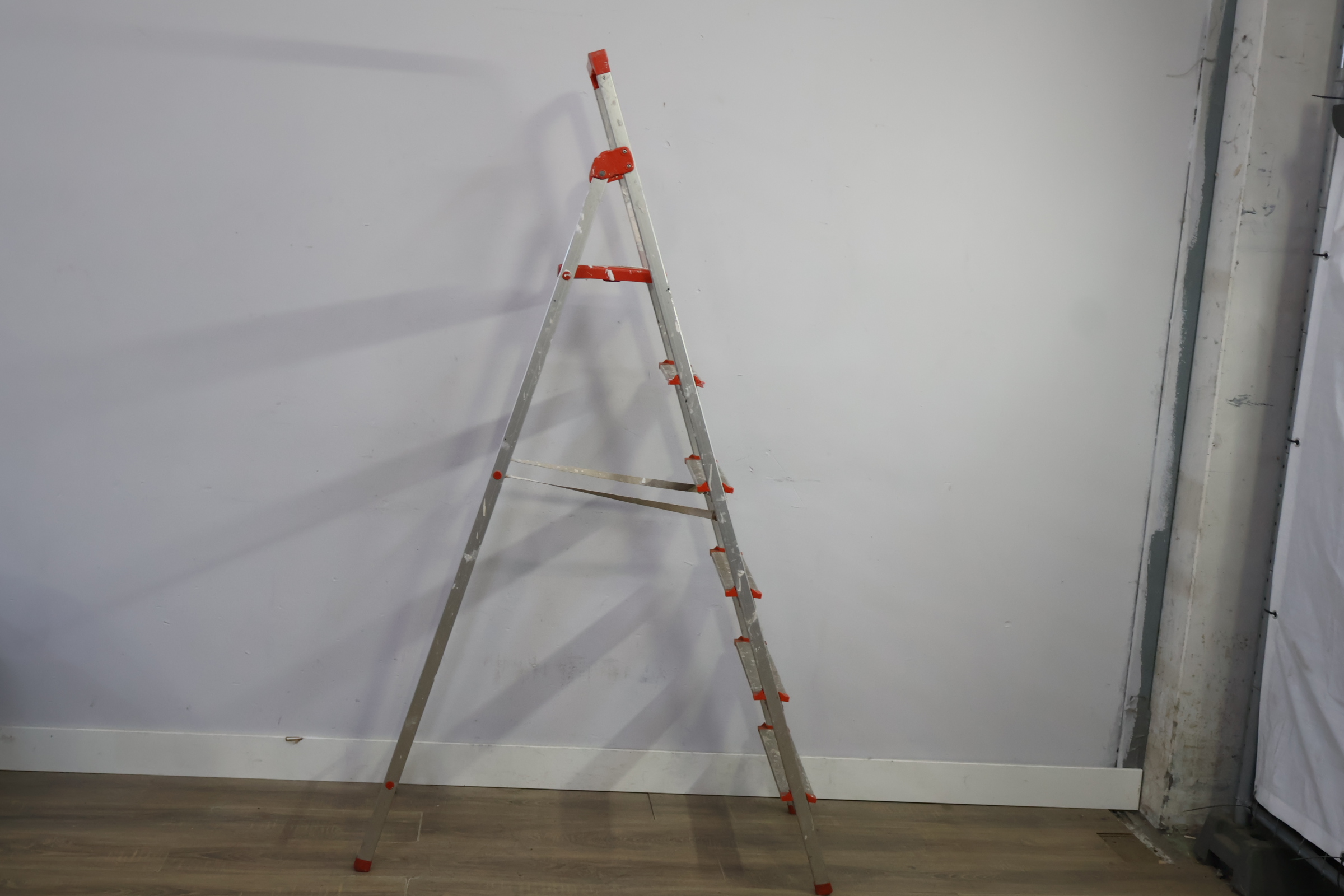 Aluminium 6-treeds trap – foto 3 – kavel bij GSD Auctions, Zoeterwoude