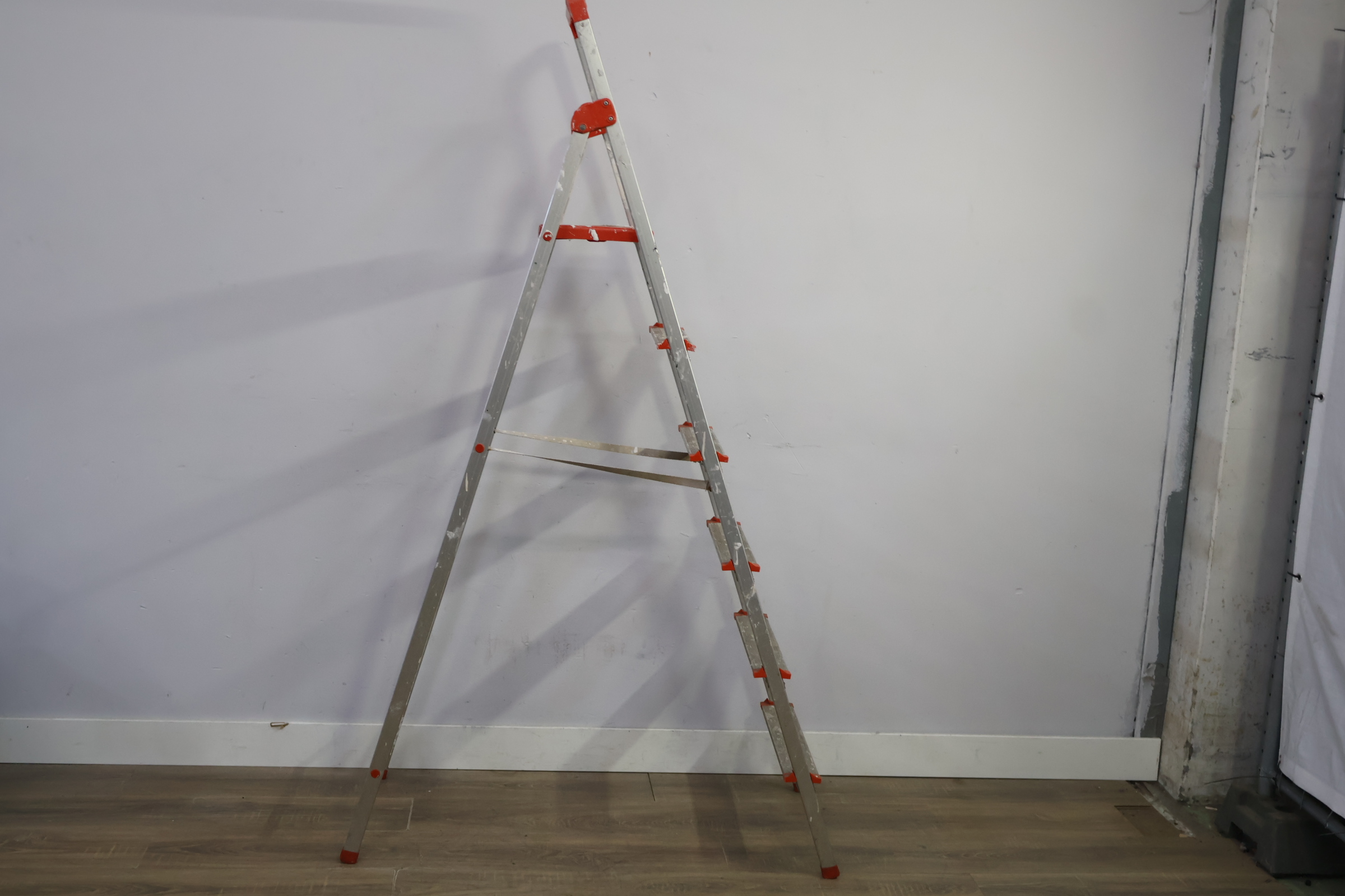 Aluminium 6-treeds trap – foto 4 – kavel bij GSD Auctions, Zoeterwoude