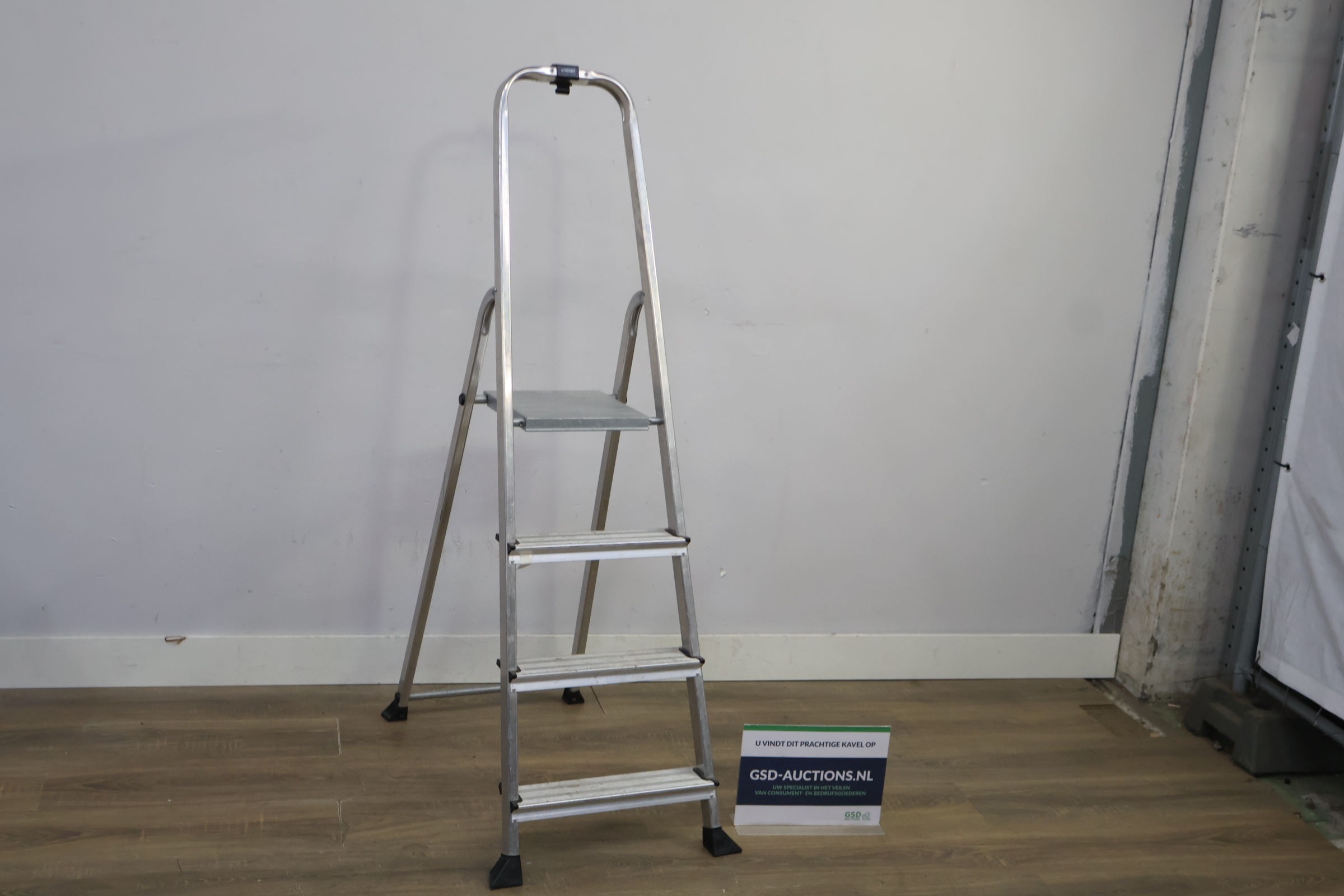 Aluminium 4-treeds ladder – foto 2 – kavel bij GSD Auctions, Zoeterwoude