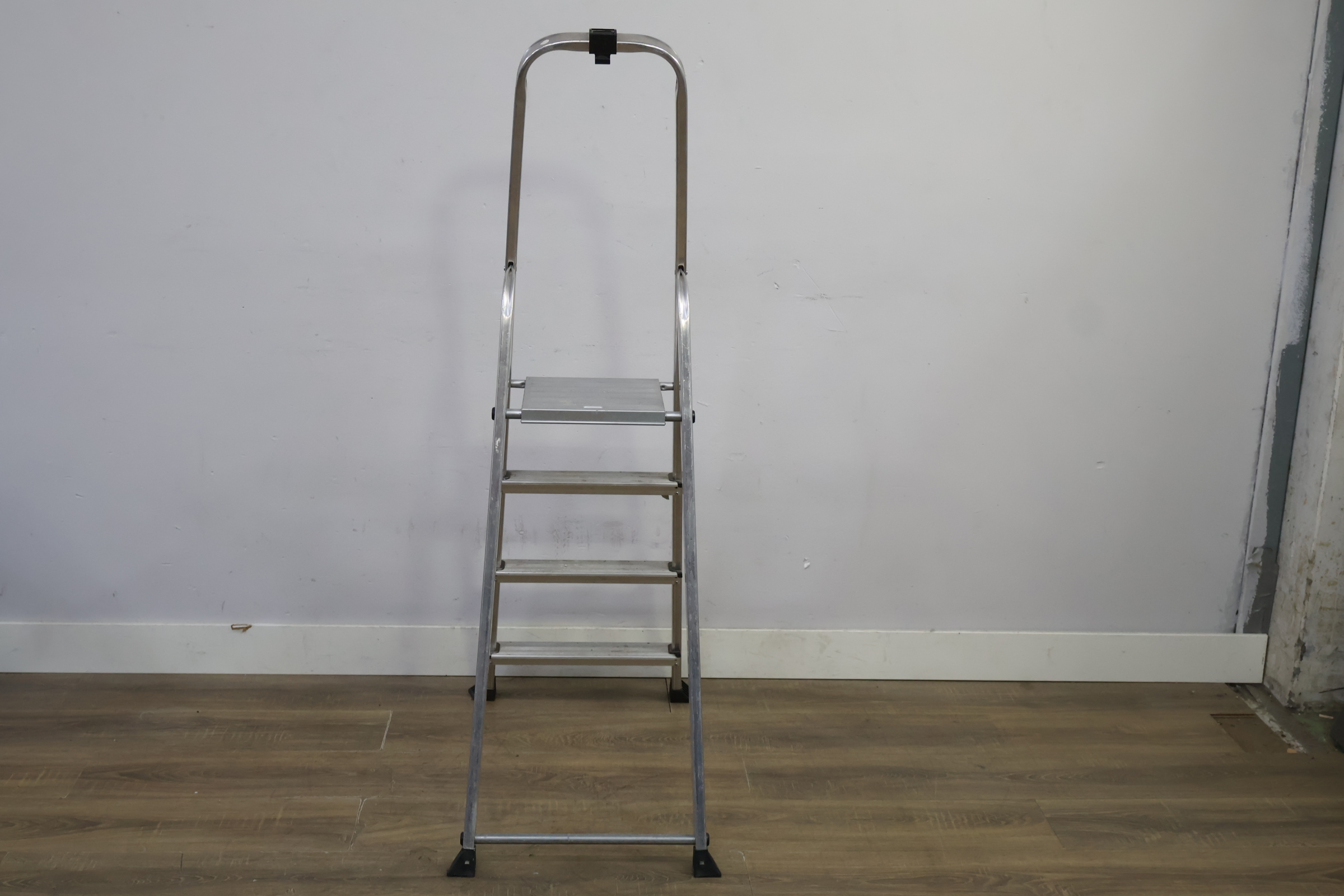 Aluminium 4-treeds ladder – foto 5 – kavel bij GSD Auctions, Zoeterwoude