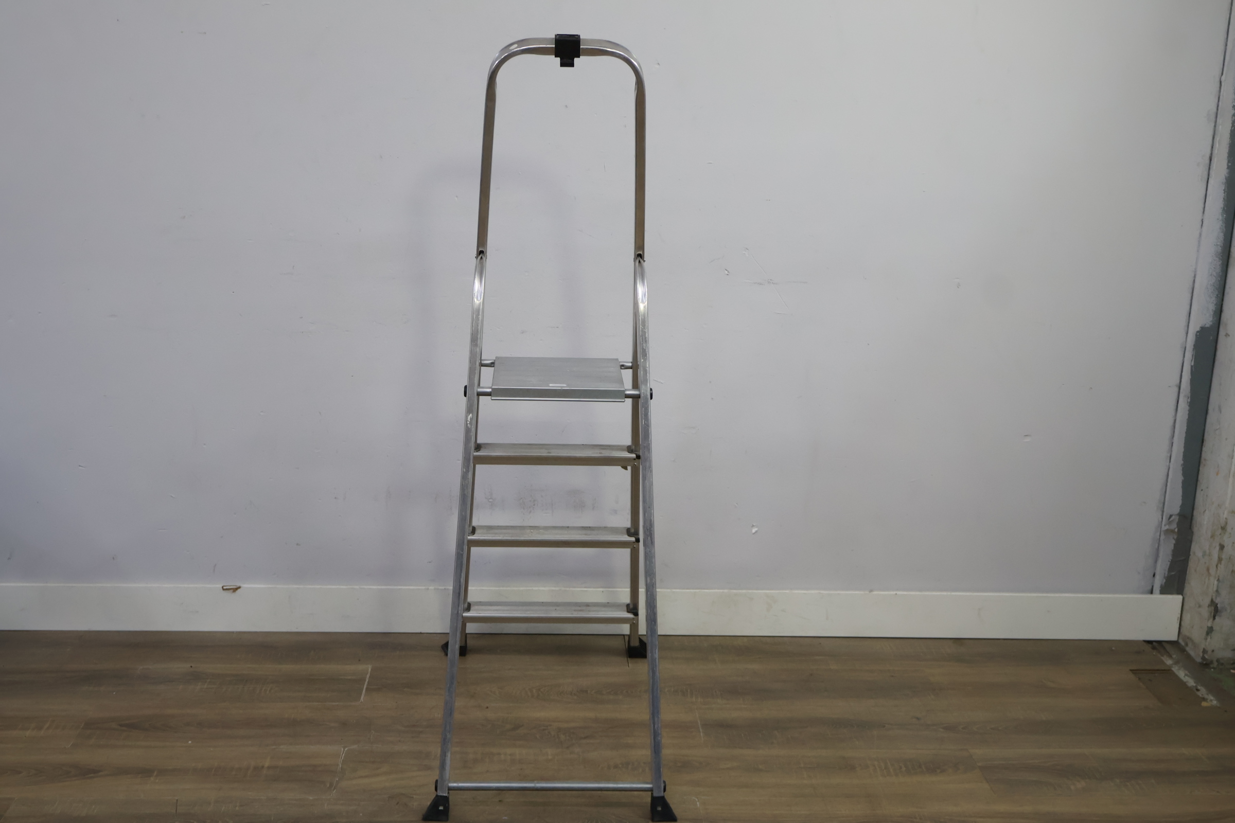Aluminium 4-treeds ladder – foto 6 – kavel bij GSD Auctions, Zoeterwoude