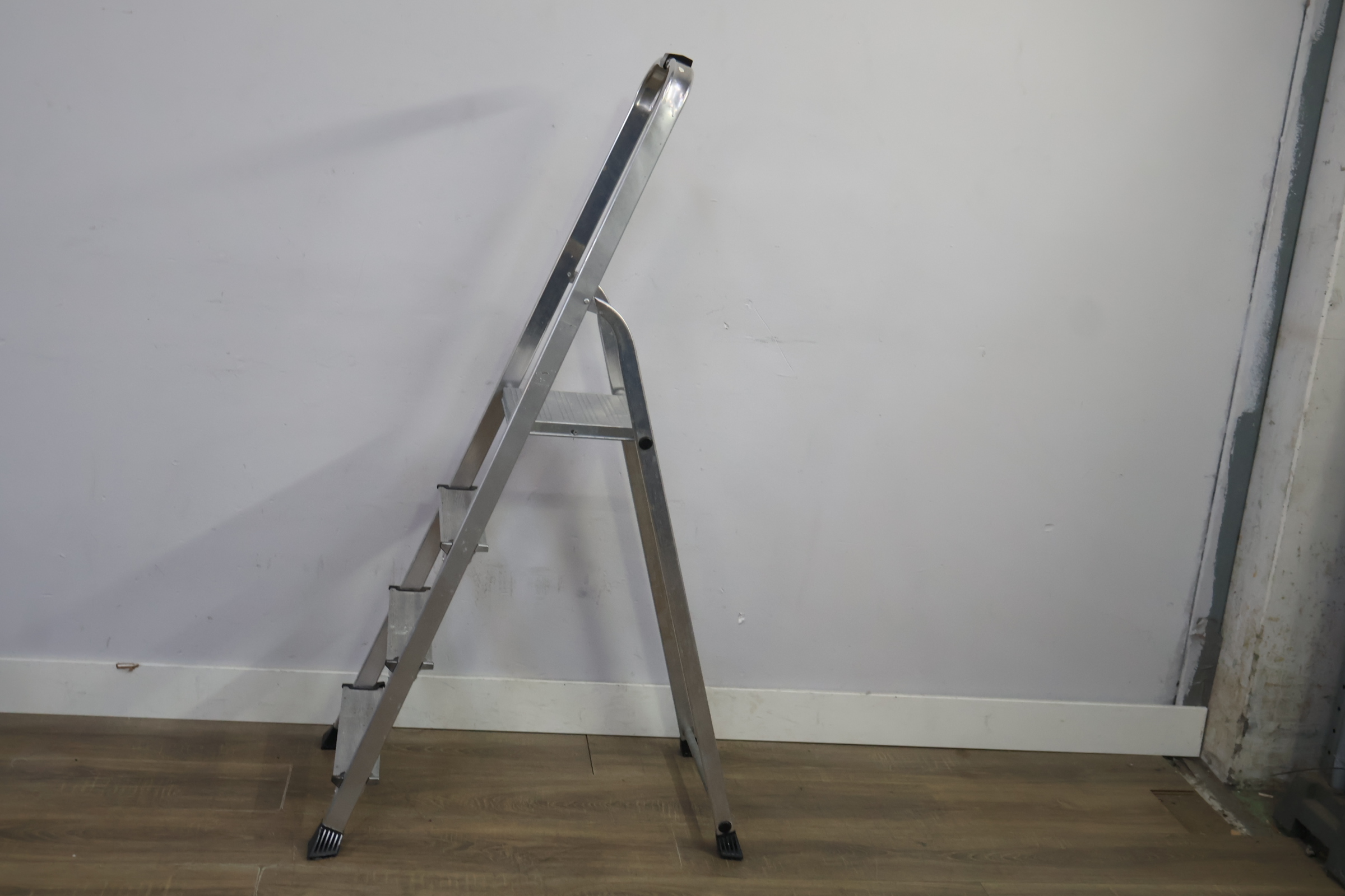 Aluminium 4-treeds ladder – foto 7 – kavel bij GSD Auctions, Zoeterwoude