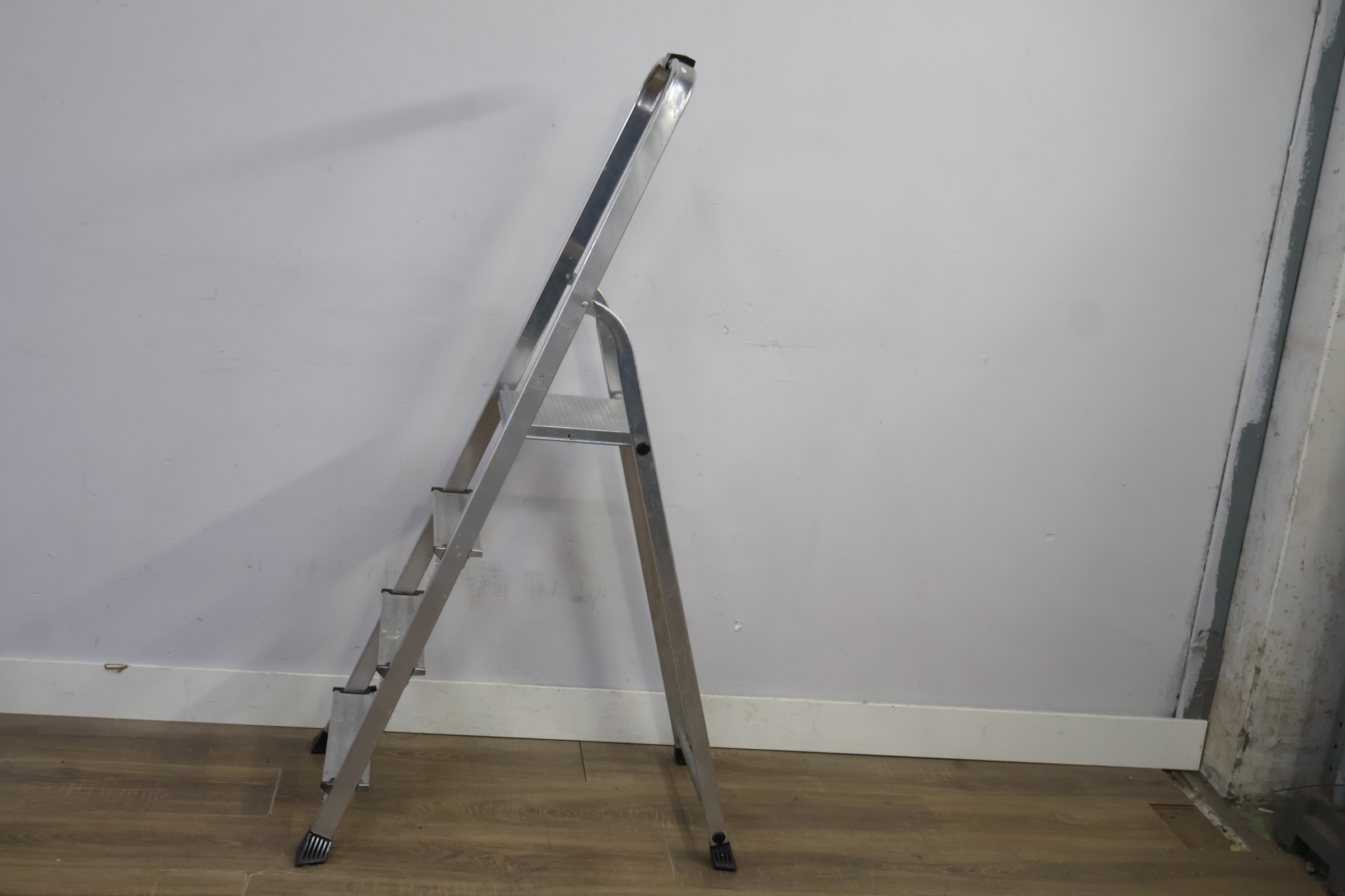 Aluminium 4-treeds ladder – foto 8 – kavel bij GSD Auctions, Zoeterwoude