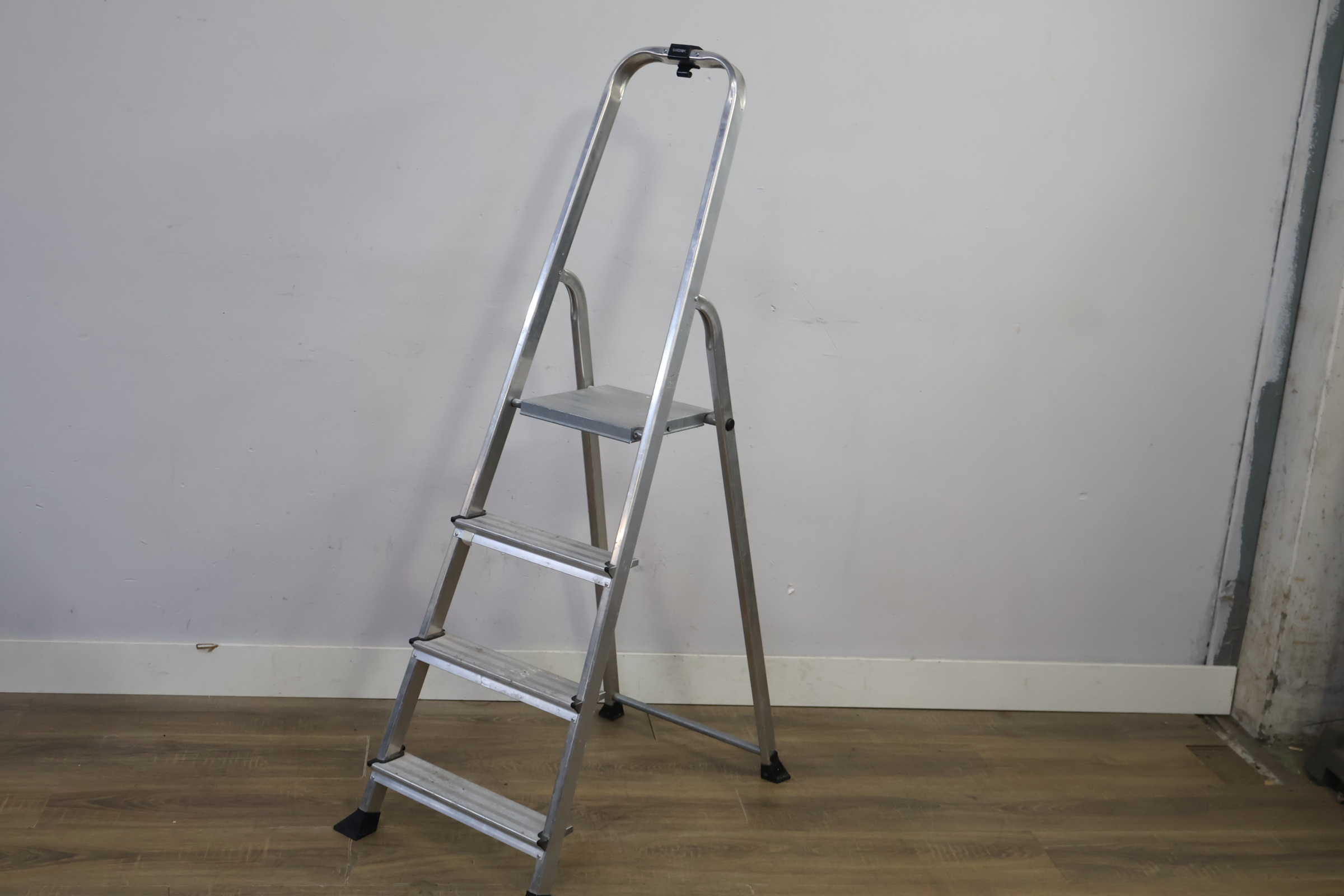 Aluminium 4-treeds ladder – foto 10 – kavel bij GSD Auctions, Zoeterwoude